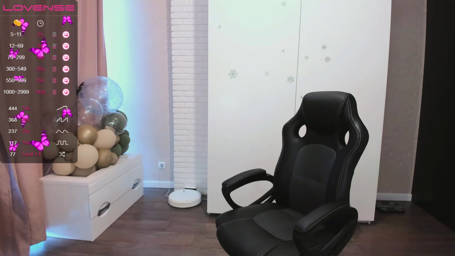 Gallery image thumbnail from HollyMollyy's myfreecams stream on, 06/30/2023, 16:40 image 3 of 20