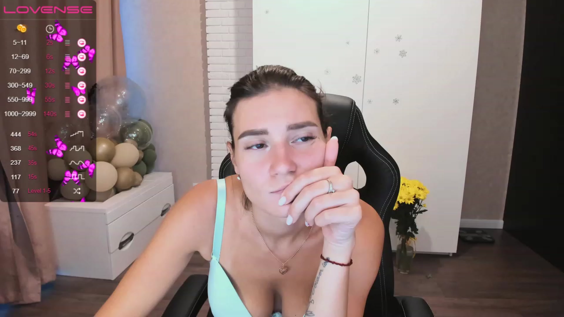 Gallery image thumbnail from HollyMollyy's myfreecams stream on, 06/30/2023, 17:31 image 17 of 20