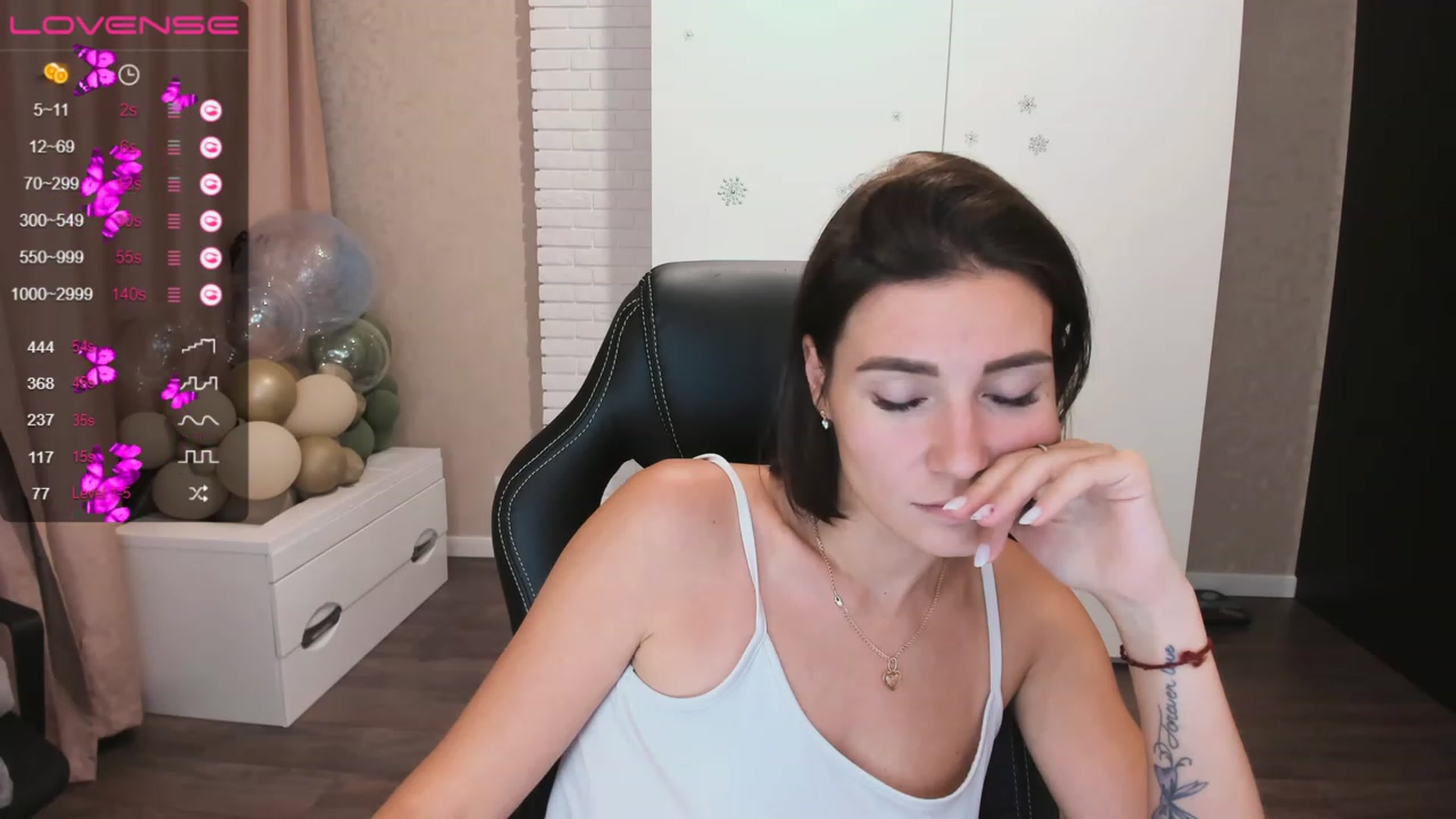 Gallery image thumbnail from HollyMollyy's myfreecams stream on, 07/01/2023, 18:51 image 16 of 20
