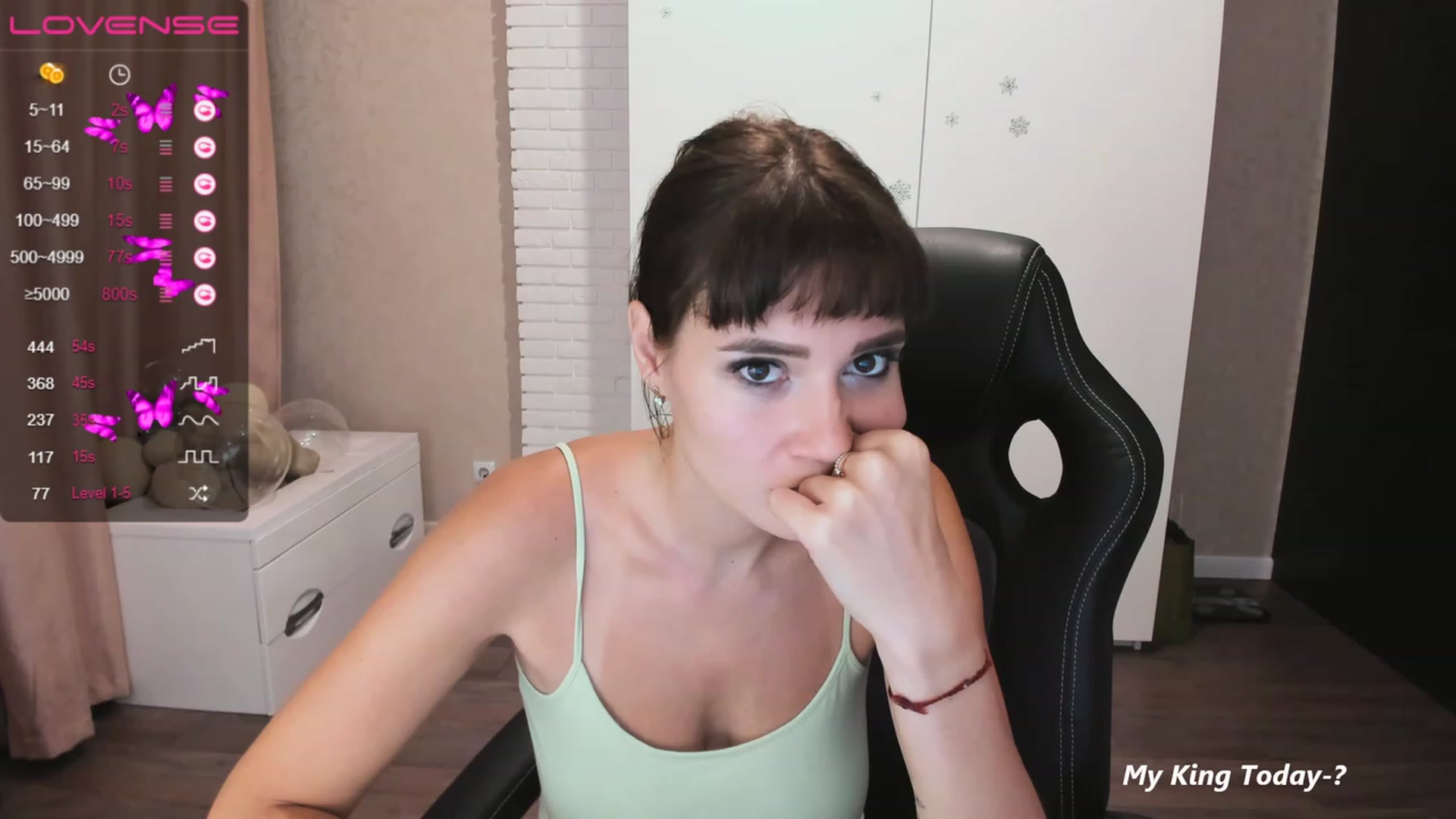 Gallery image thumbnail from HollyMollyy's myfreecams stream on, 07/28/2023, 19:33 image 4 of 20