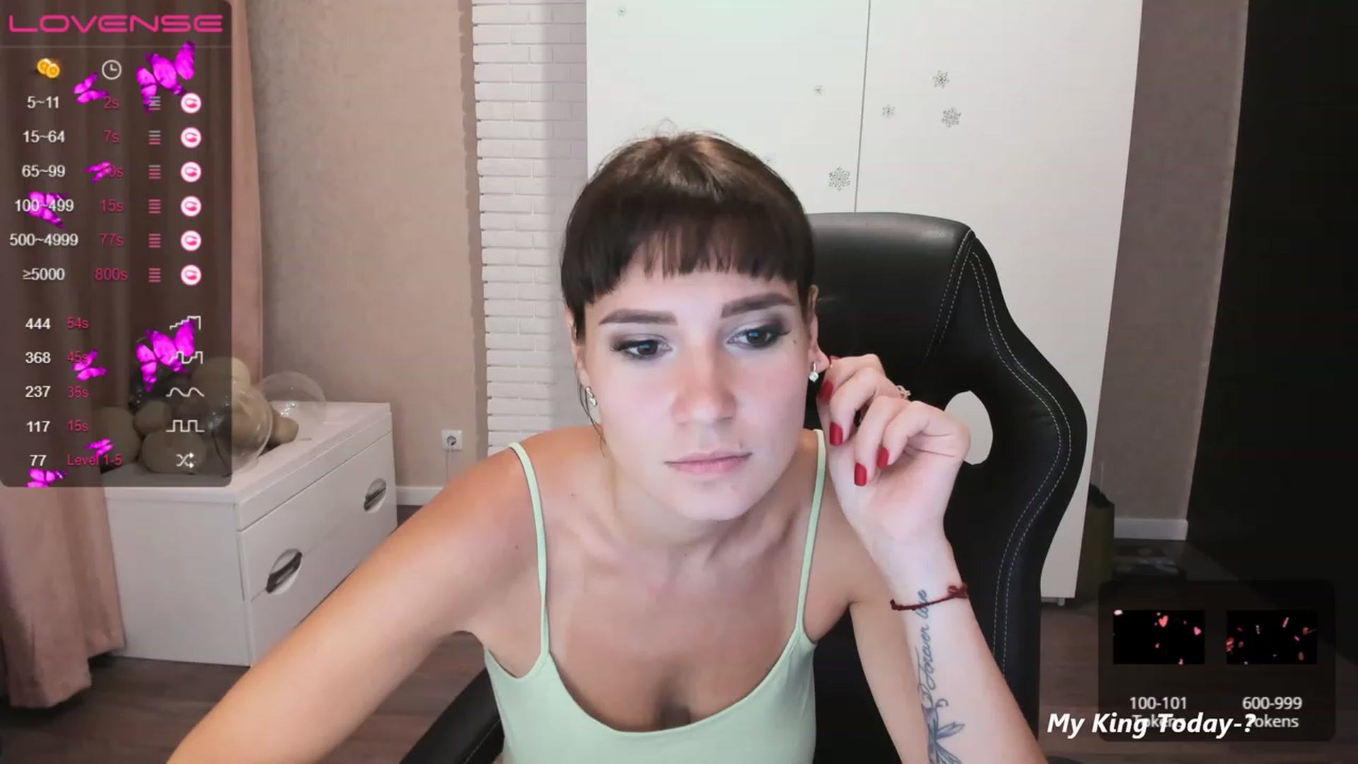 Gallery image thumbnail from HollyMollyy's myfreecams stream on, 07/28/2023, 19:33 image 2 of 20