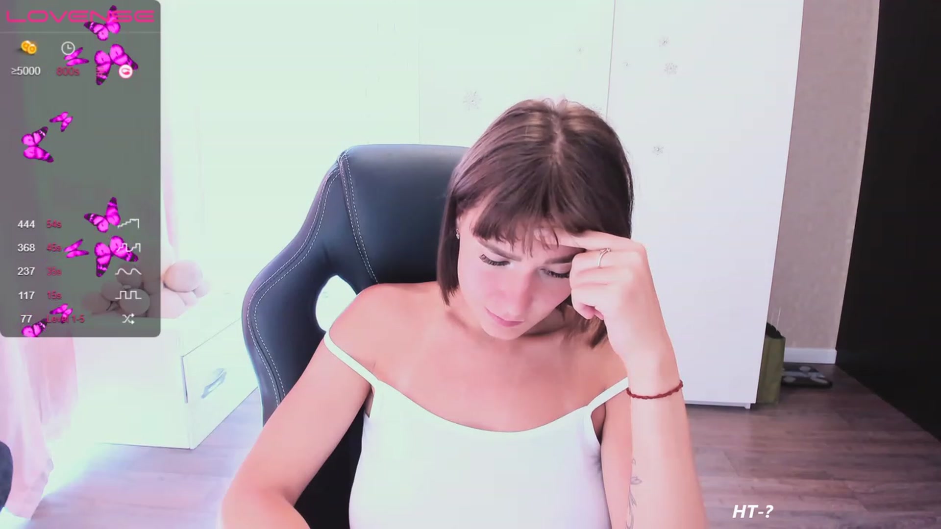 Gallery image thumbnail from HollyMollyy's myfreecams stream on, 08/08/2023, 11:03 image 7 of 20