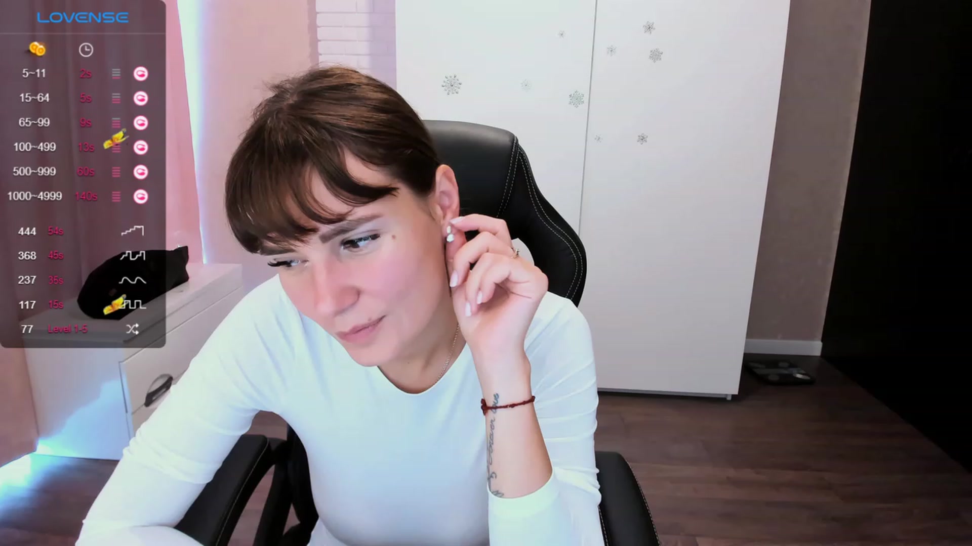 Gallery image thumbnail from HollyMollyy's myfreecams stream on, 09/11/2023, 12:35 image 13 of 20
