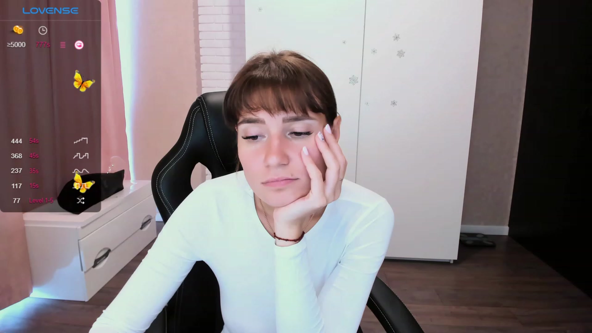 Gallery image thumbnail from HollyMollyy's myfreecams stream on, 09/13/2023, 14:38 image 7 of 20