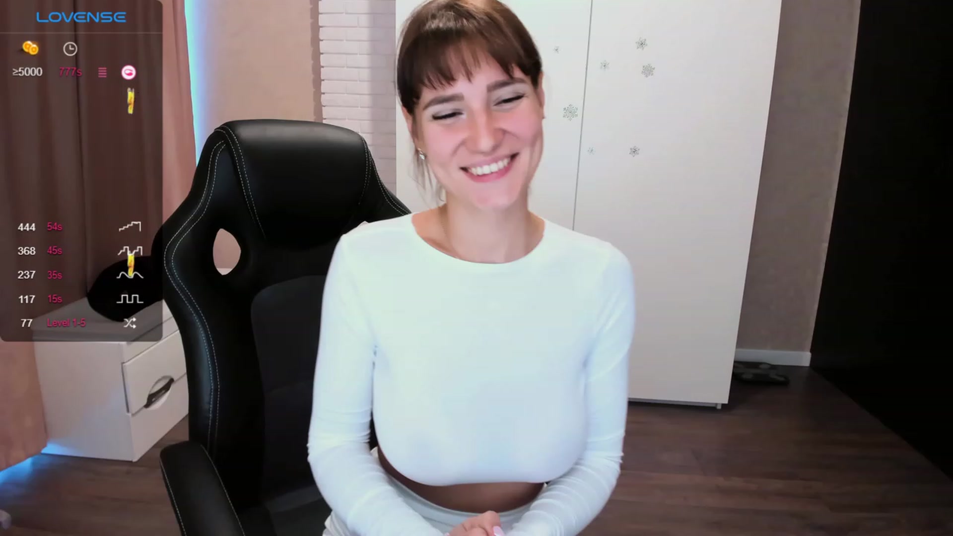 Gallery image thumbnail from HollyMollyy's myfreecams stream on, 09/13/2023, 16:11 image 4 of 20