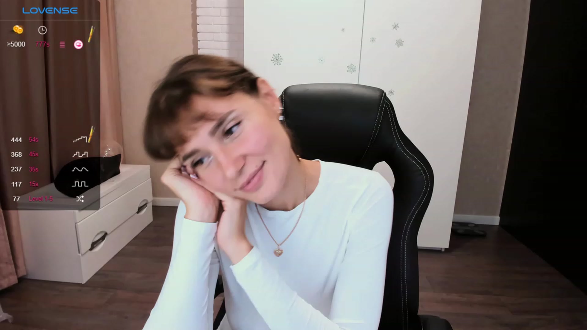 Gallery image thumbnail from HollyMollyy's myfreecams stream on, 09/13/2023, 16:11 image 17 of 20