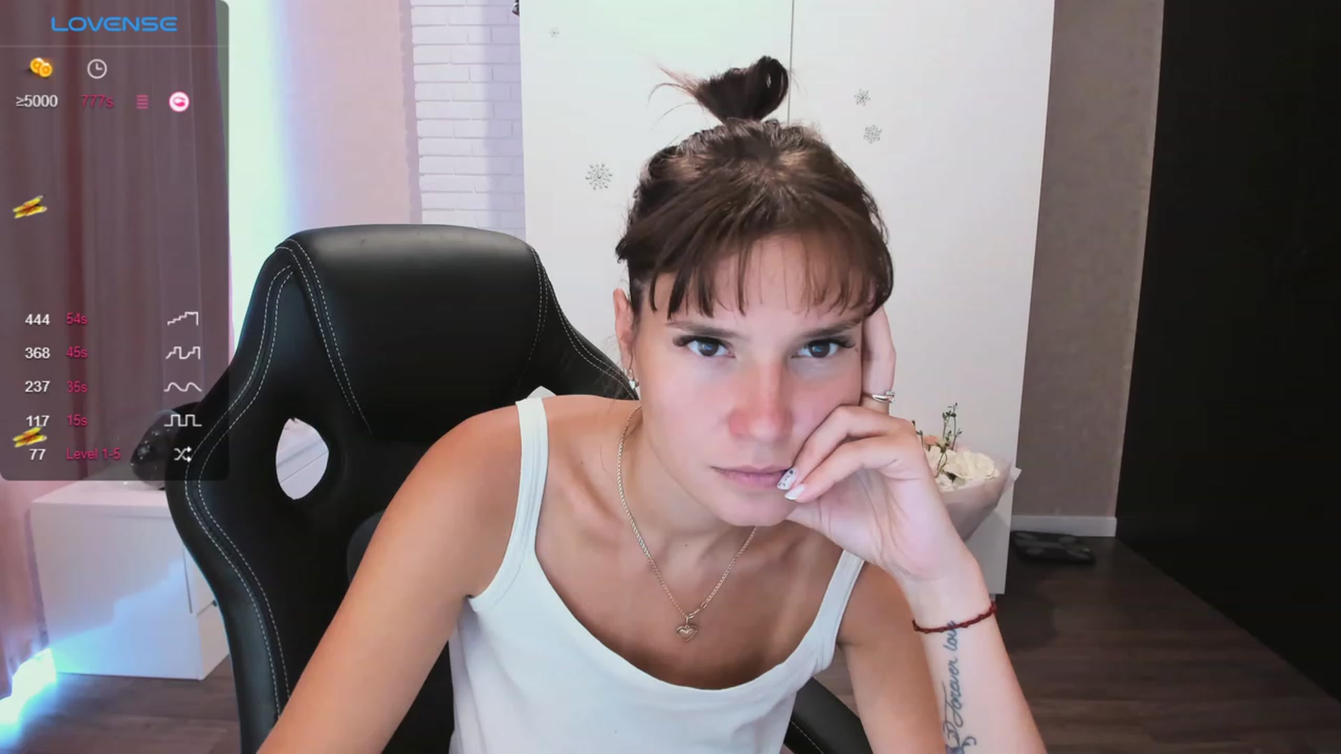 Gallery image thumbnail from HollyMollyy's myfreecams stream on, 09/29/2023, 13:30 image 1 of 20