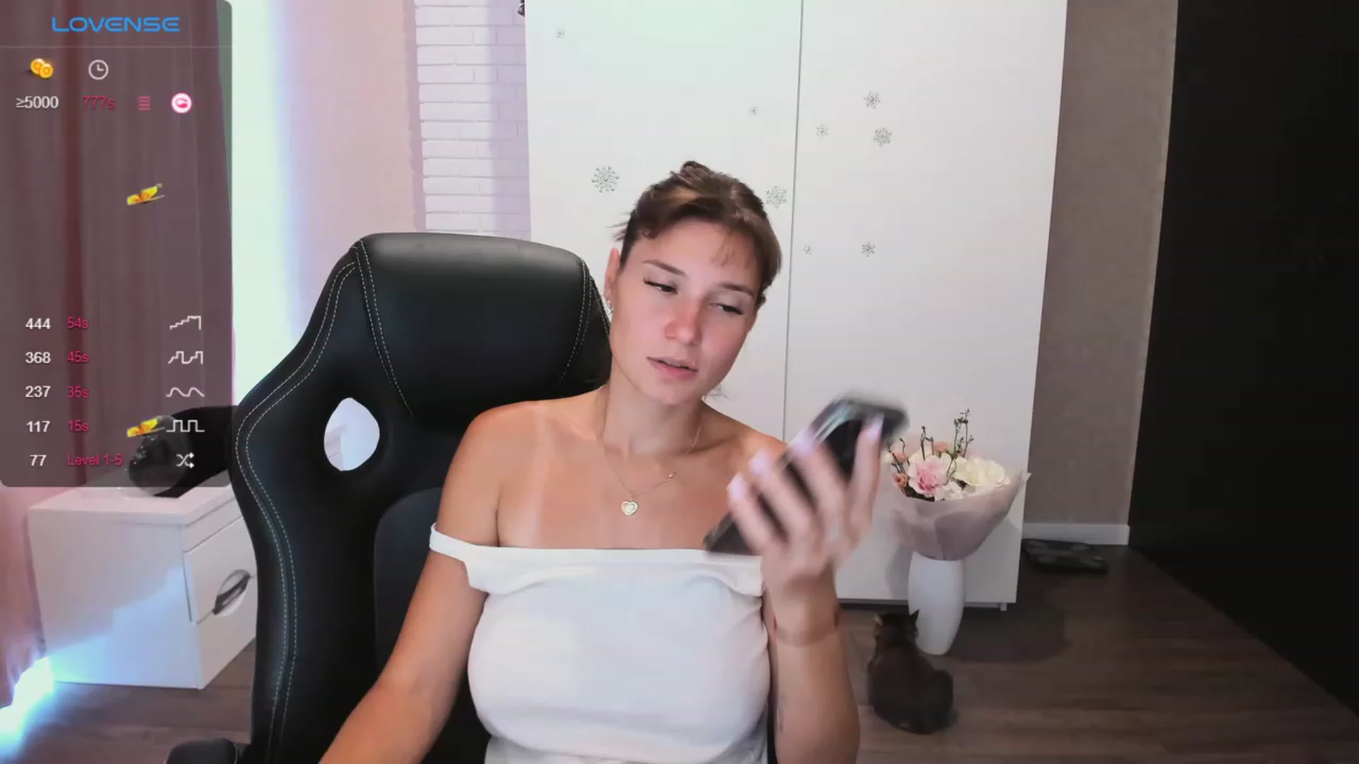 Gallery image thumbnail from HollyMollyy's myfreecams stream on, 09/29/2023, 13:30 image 14 of 20