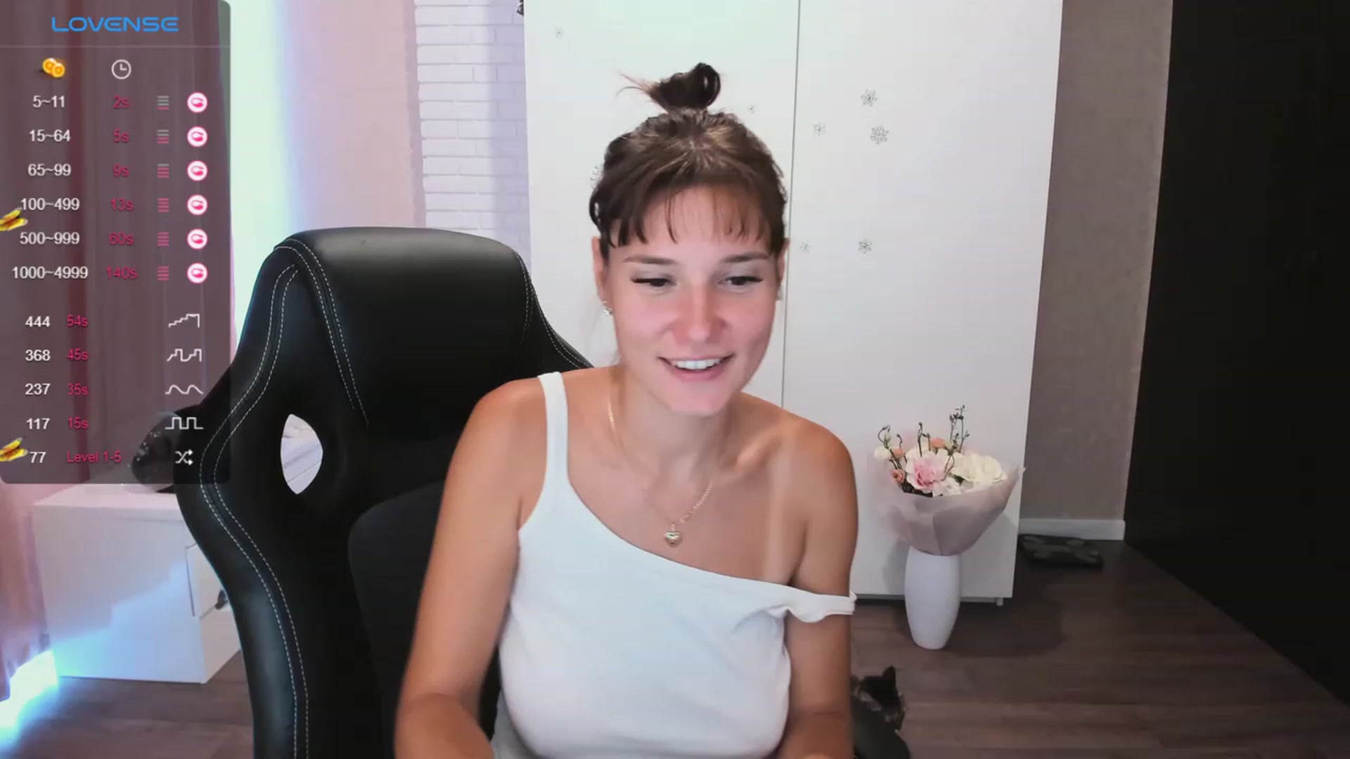 Gallery image thumbnail from HollyMollyy's myfreecams stream on, 09/29/2023, 13:30 image 5 of 20
