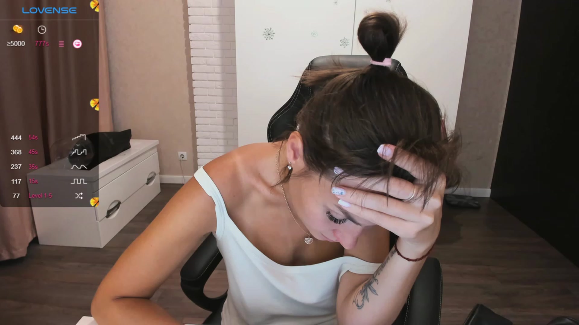 Gallery image thumbnail from HollyMollyy's myfreecams stream on, 09/29/2023, 15:20 image 18 of 20