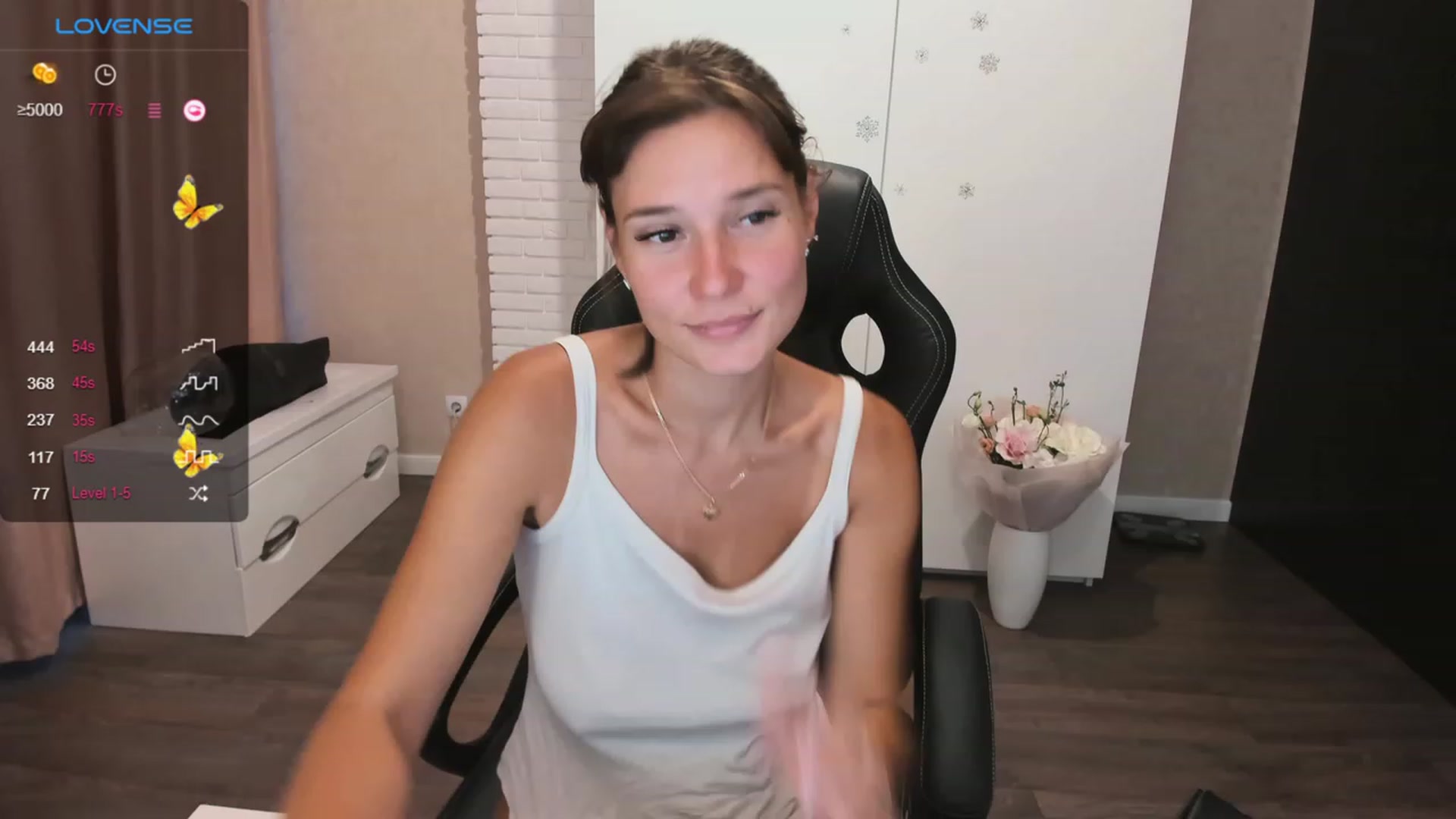Gallery image thumbnail from HollyMollyy's myfreecams stream on, 09/29/2023, 15:20 image 16 of 20