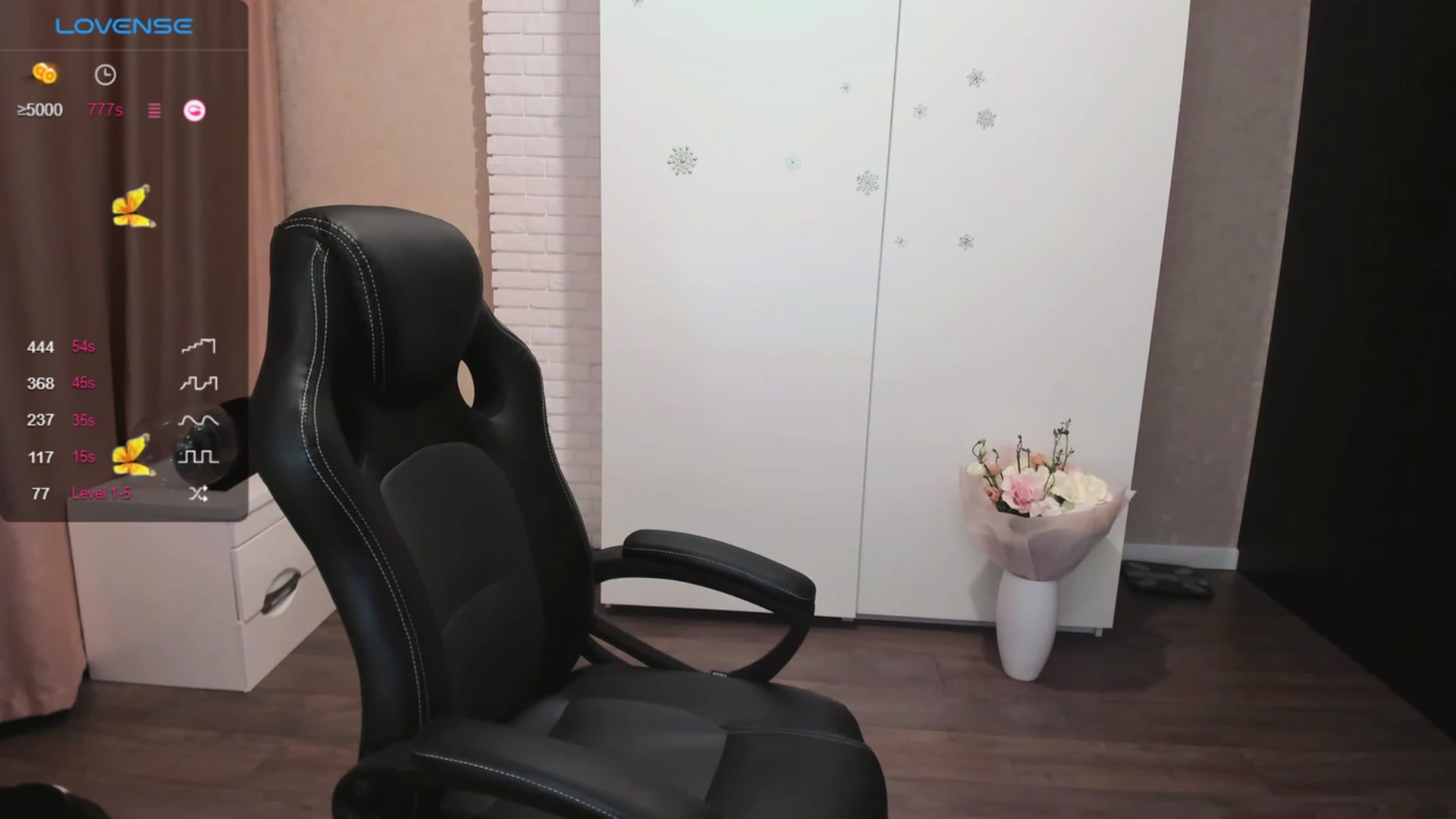 Gallery image thumbnail from HollyMollyy's myfreecams stream on, 09/29/2023, 17:32 image 2 of 20