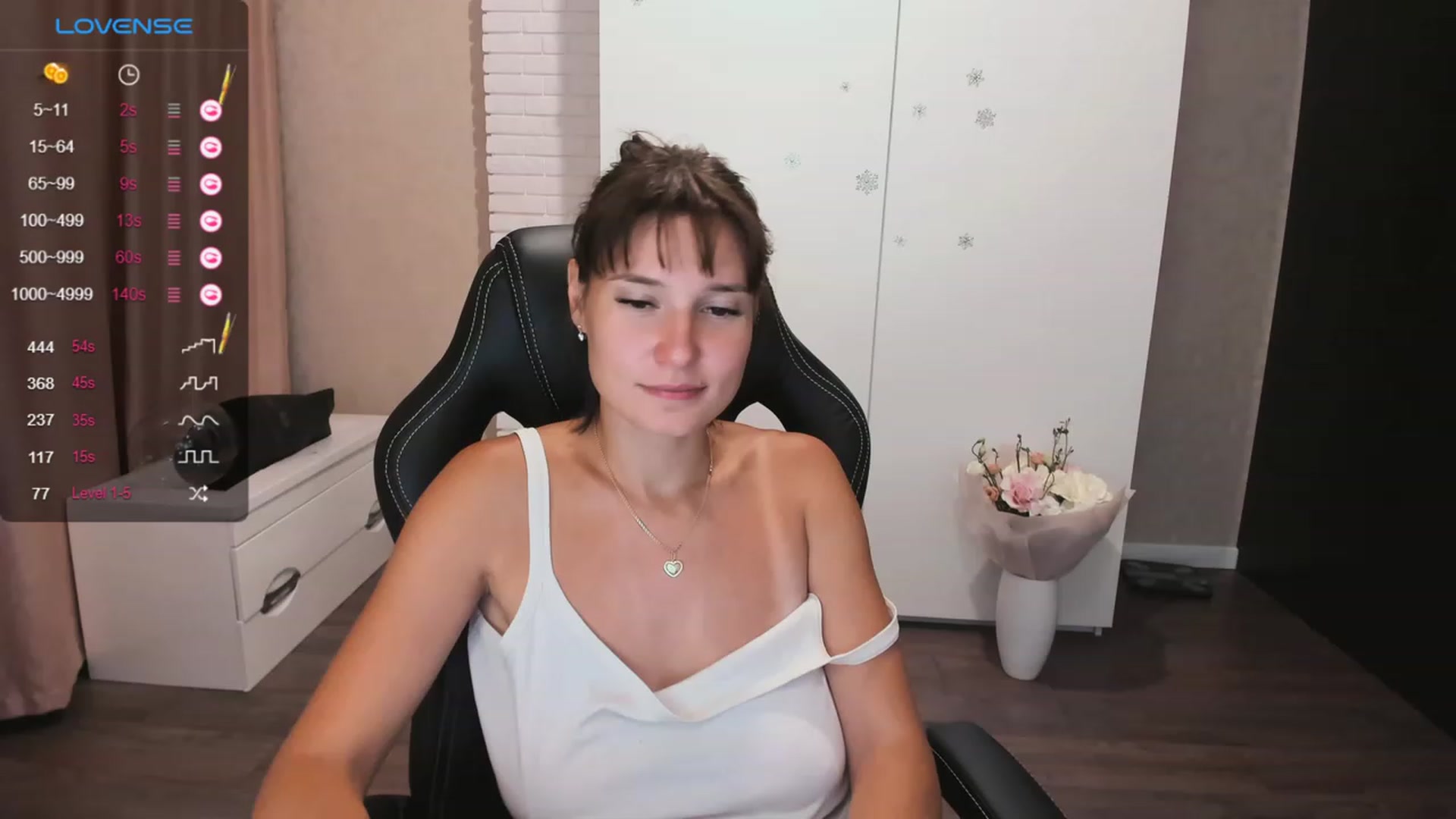 Gallery image thumbnail from HollyMollyy's myfreecams stream on, 09/29/2023, 17:32 image 3 of 20