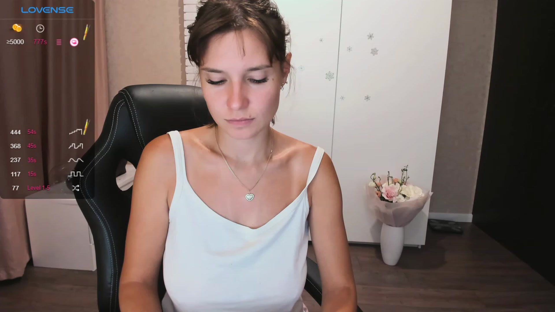 Gallery image thumbnail from HollyMollyy's myfreecams stream on, 09/29/2023, 17:32 image 15 of 20