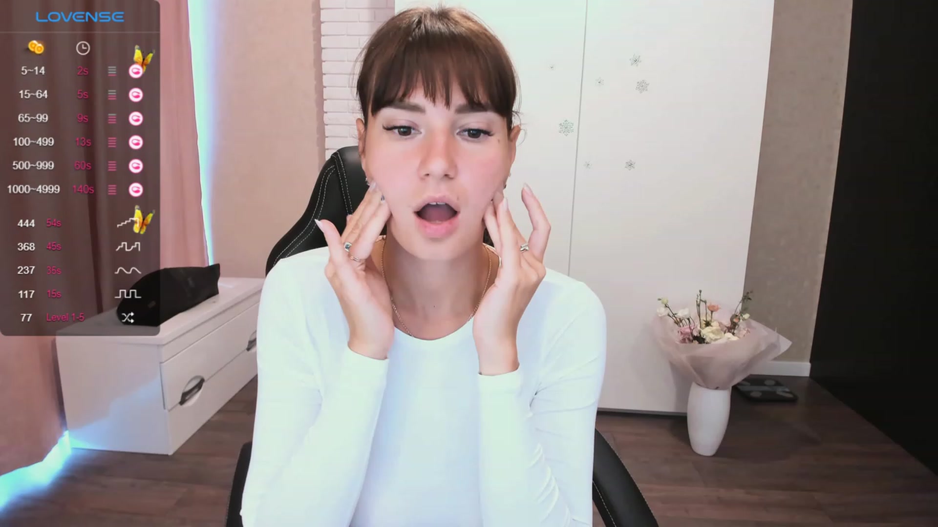 Gallery image thumbnail from HollyMollyy's myfreecams stream on, 10/04/2023, 15:49 image 2 of 20
