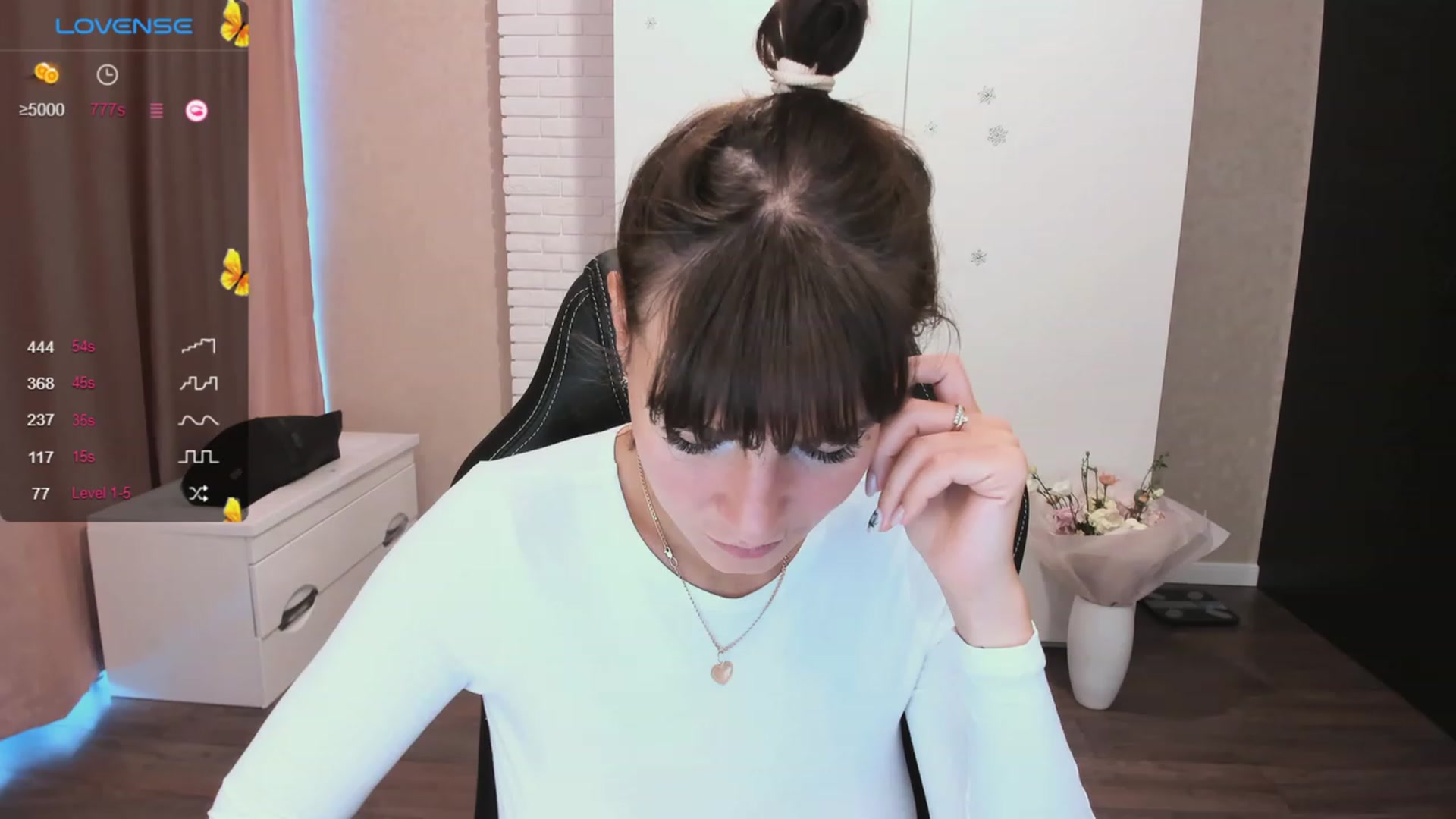 Gallery image thumbnail from HollyMollyy's myfreecams stream on, 10/04/2023, 15:49 image 7 of 20