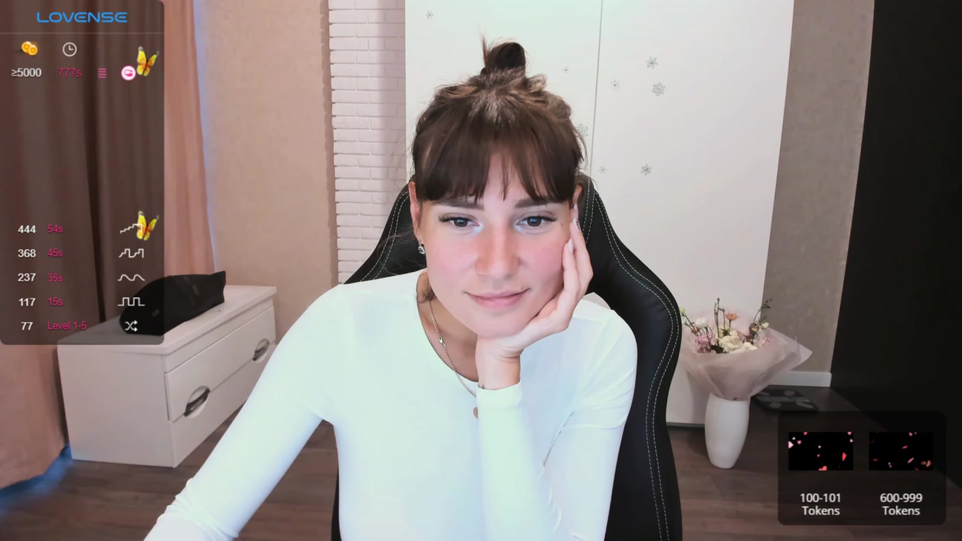 Gallery image thumbnail from HollyMollyy's myfreecams stream on, 10/04/2023, 15:49 image 10 of 20
