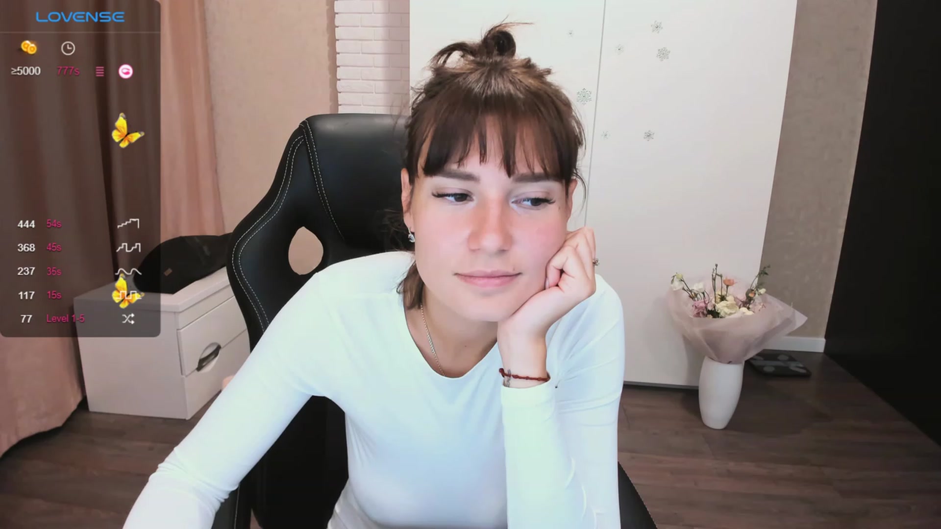 Gallery image thumbnail from HollyMollyy's myfreecams stream on, 10/04/2023, 17:22 image 5 of 20