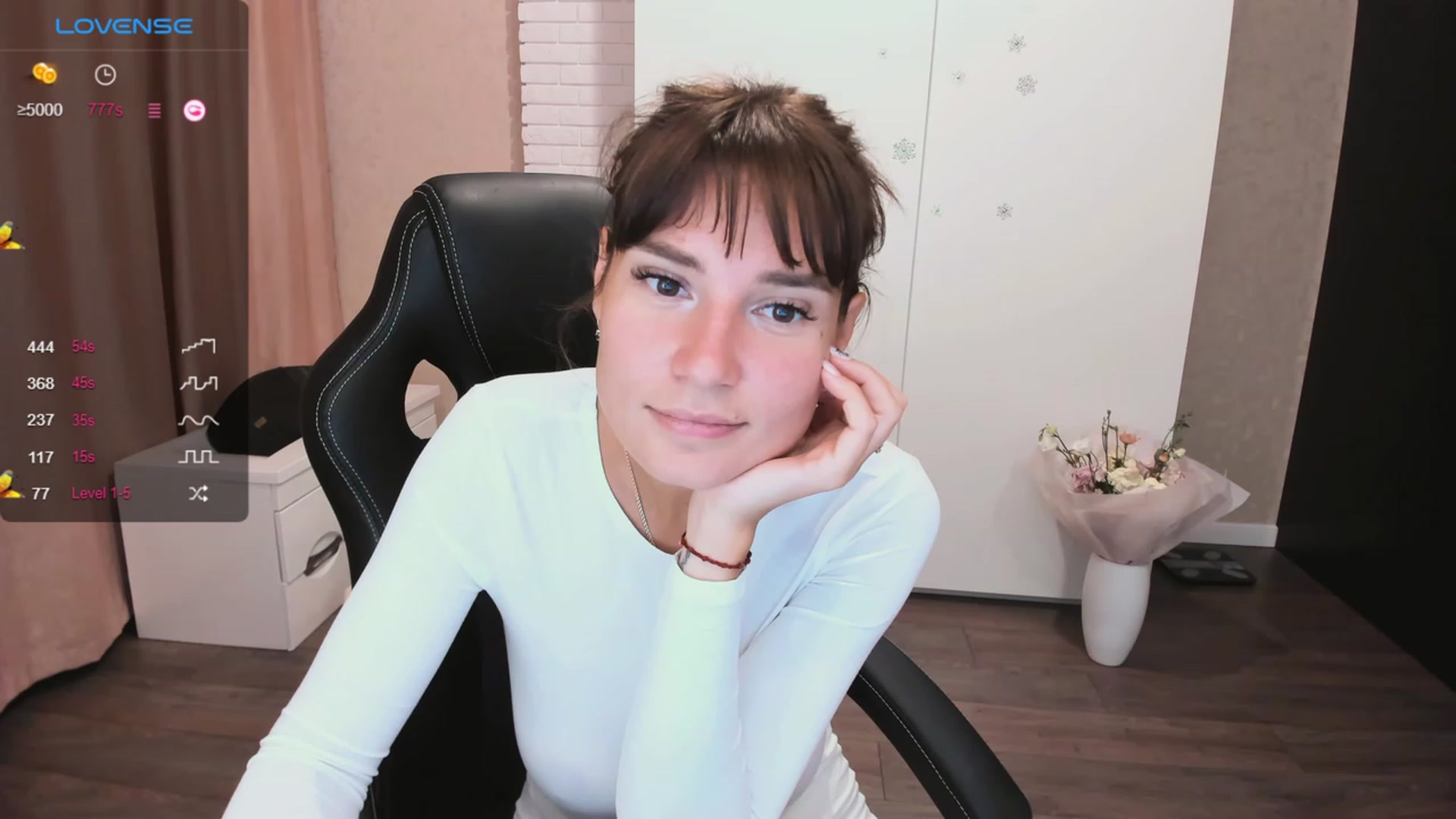 Gallery image thumbnail from HollyMollyy's myfreecams stream on, 10/04/2023, 17:22 image 12 of 20