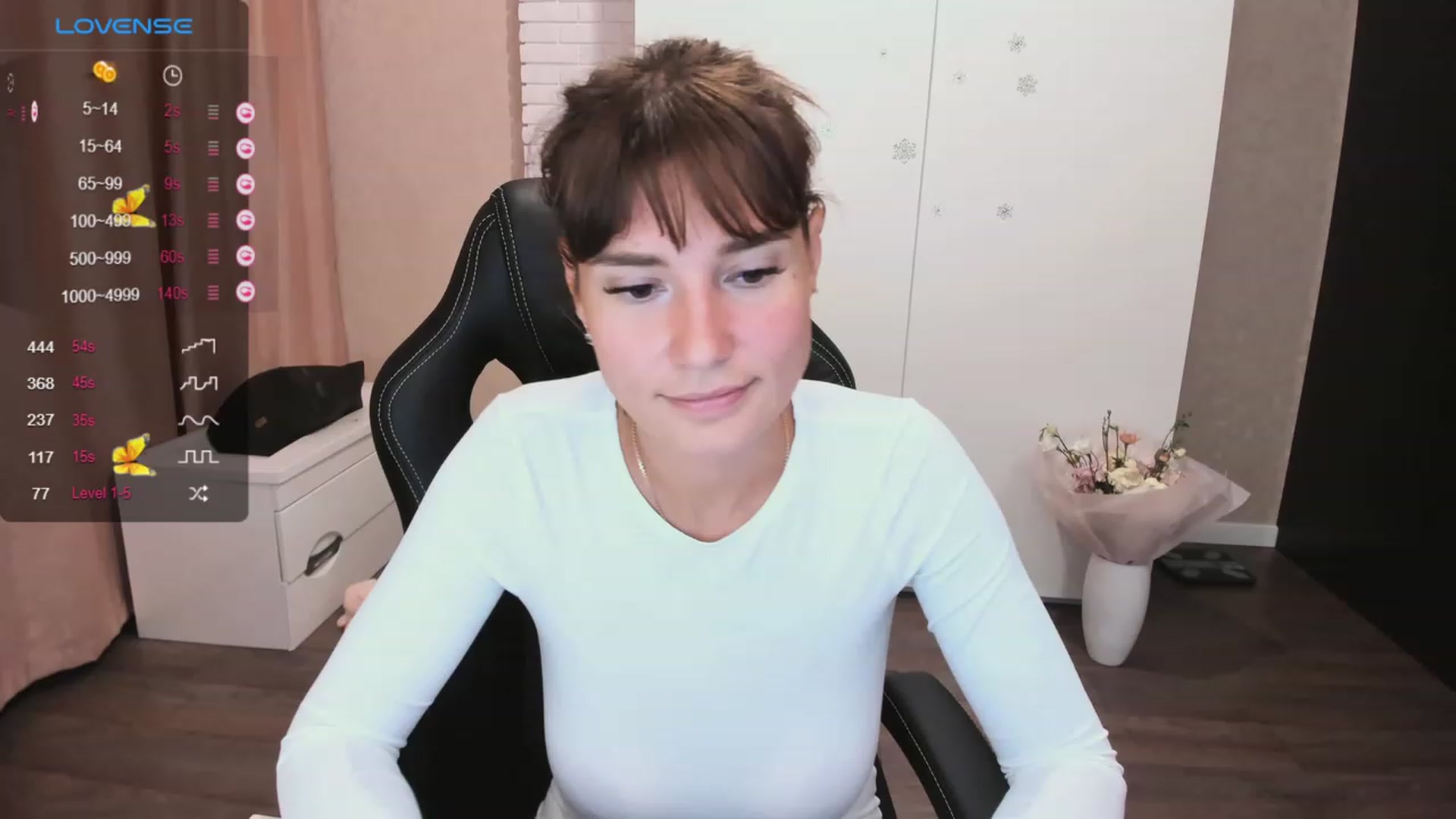 Gallery image thumbnail from HollyMollyy's myfreecams stream on, 10/04/2023, 17:22 image 10 of 20