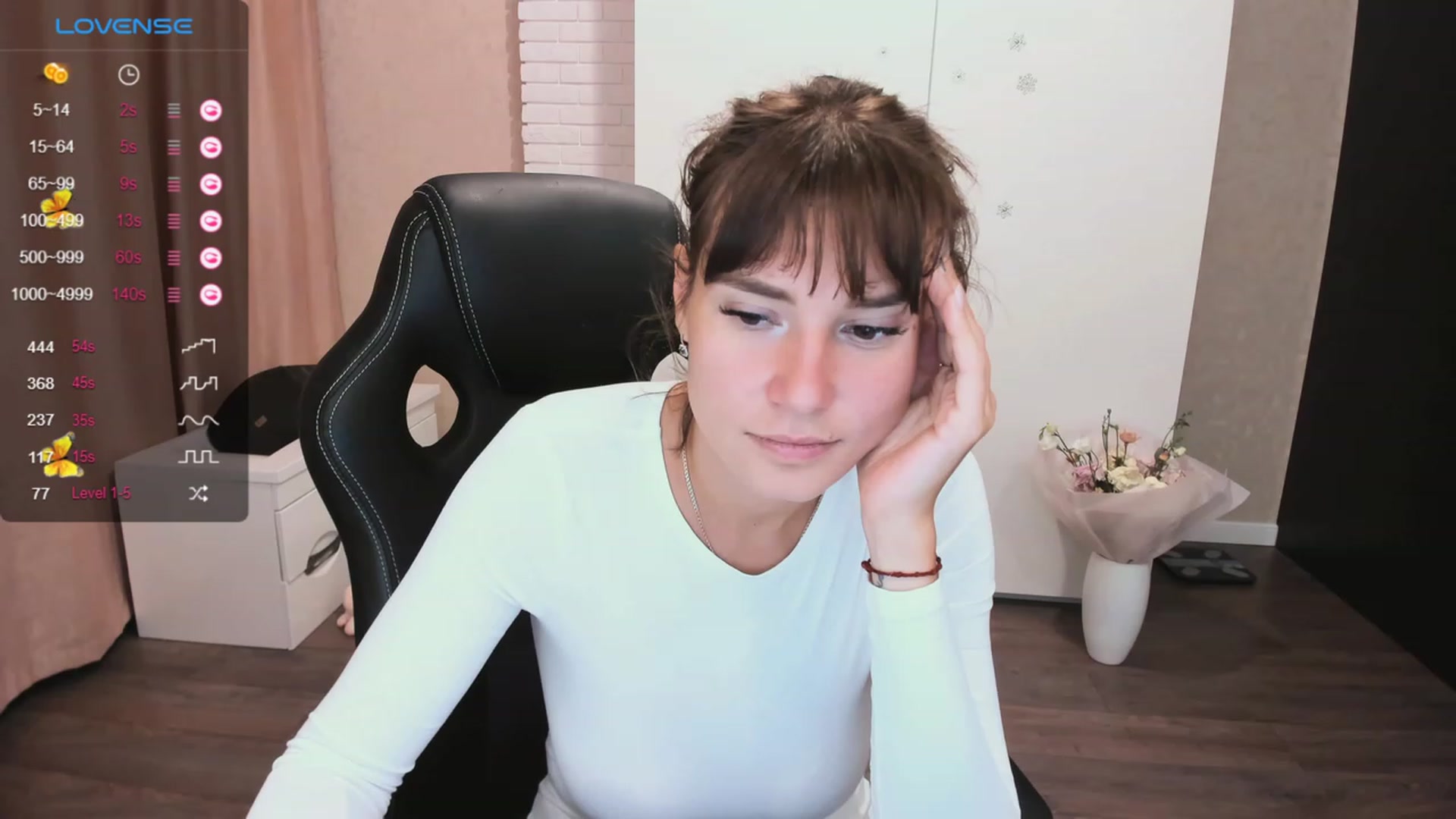 Gallery image thumbnail from HollyMollyy's myfreecams stream on, 10/04/2023, 17:22 image 15 of 20