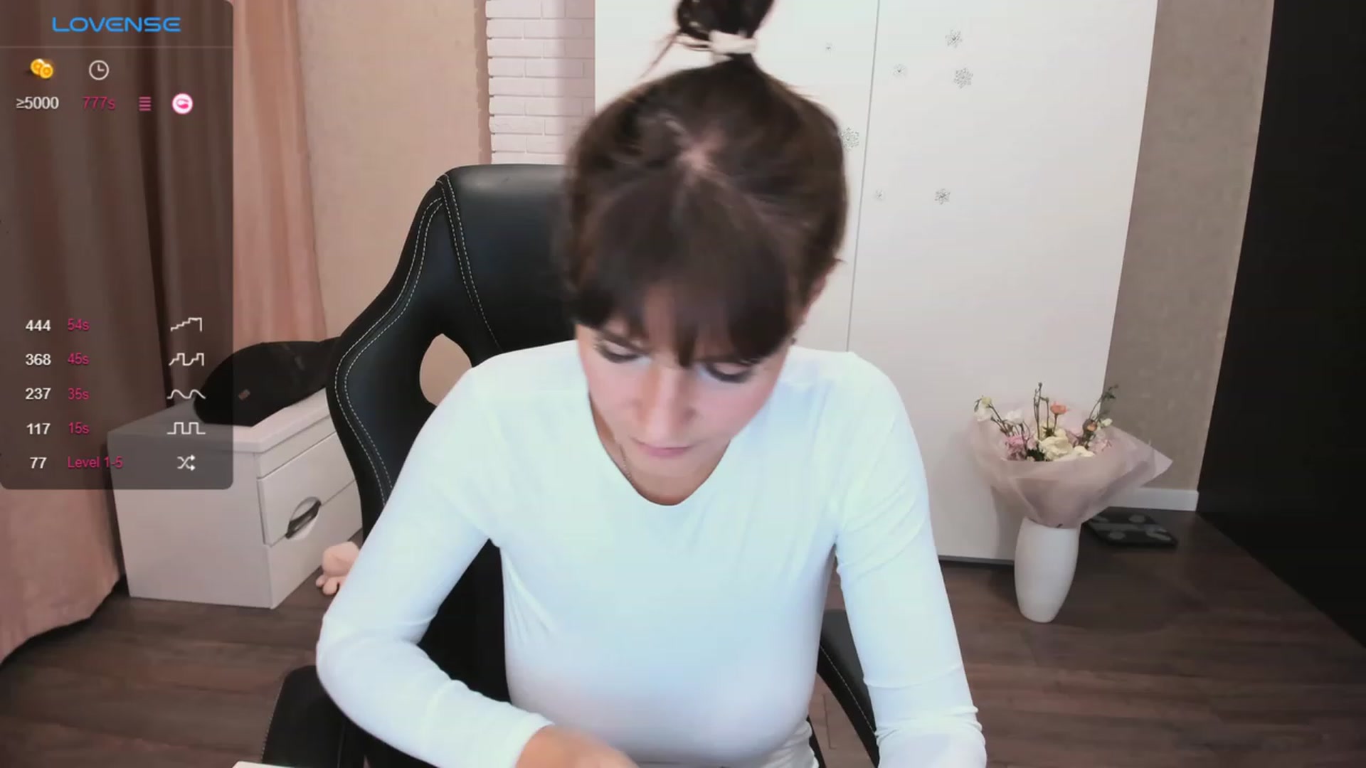 Gallery image thumbnail from HollyMollyy's myfreecams stream on, 10/04/2023, 17:22 image 4 of 20
