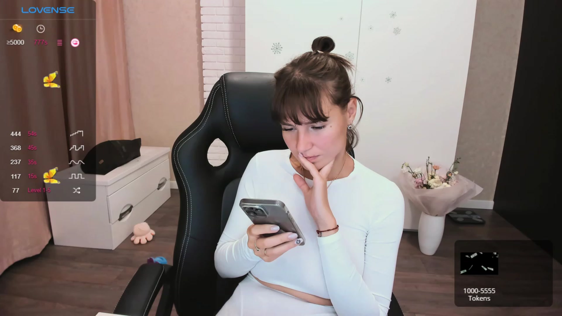 Gallery image thumbnail from HollyMollyy's myfreecams stream on, 10/04/2023, 17:22 image 18 of 20