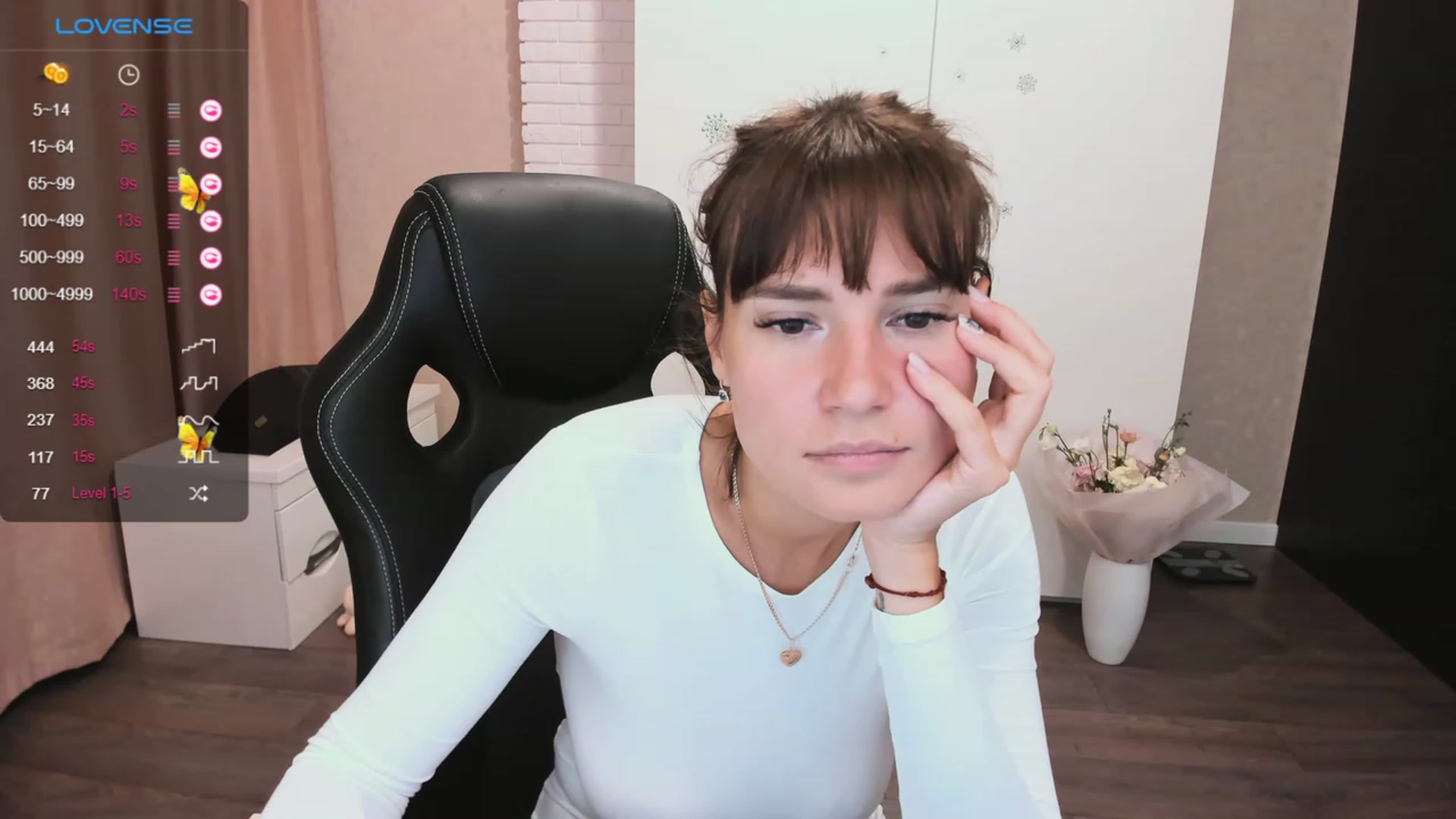 Gallery image thumbnail from HollyMollyy's myfreecams stream on, 10/04/2023, 17:22 image 16 of 20