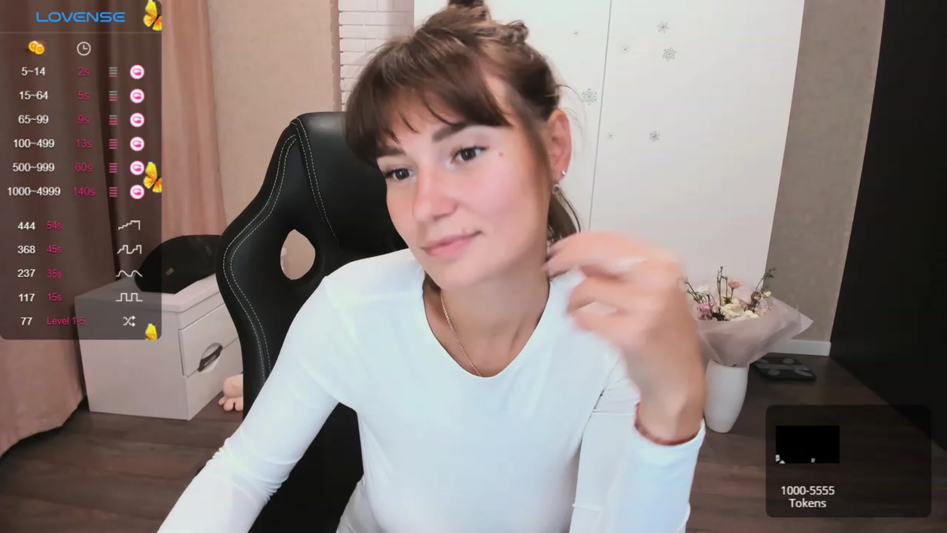 Gallery image thumbnail from HollyMollyy's myfreecams stream on, 10/04/2023, 17:22 image 1 of 20
