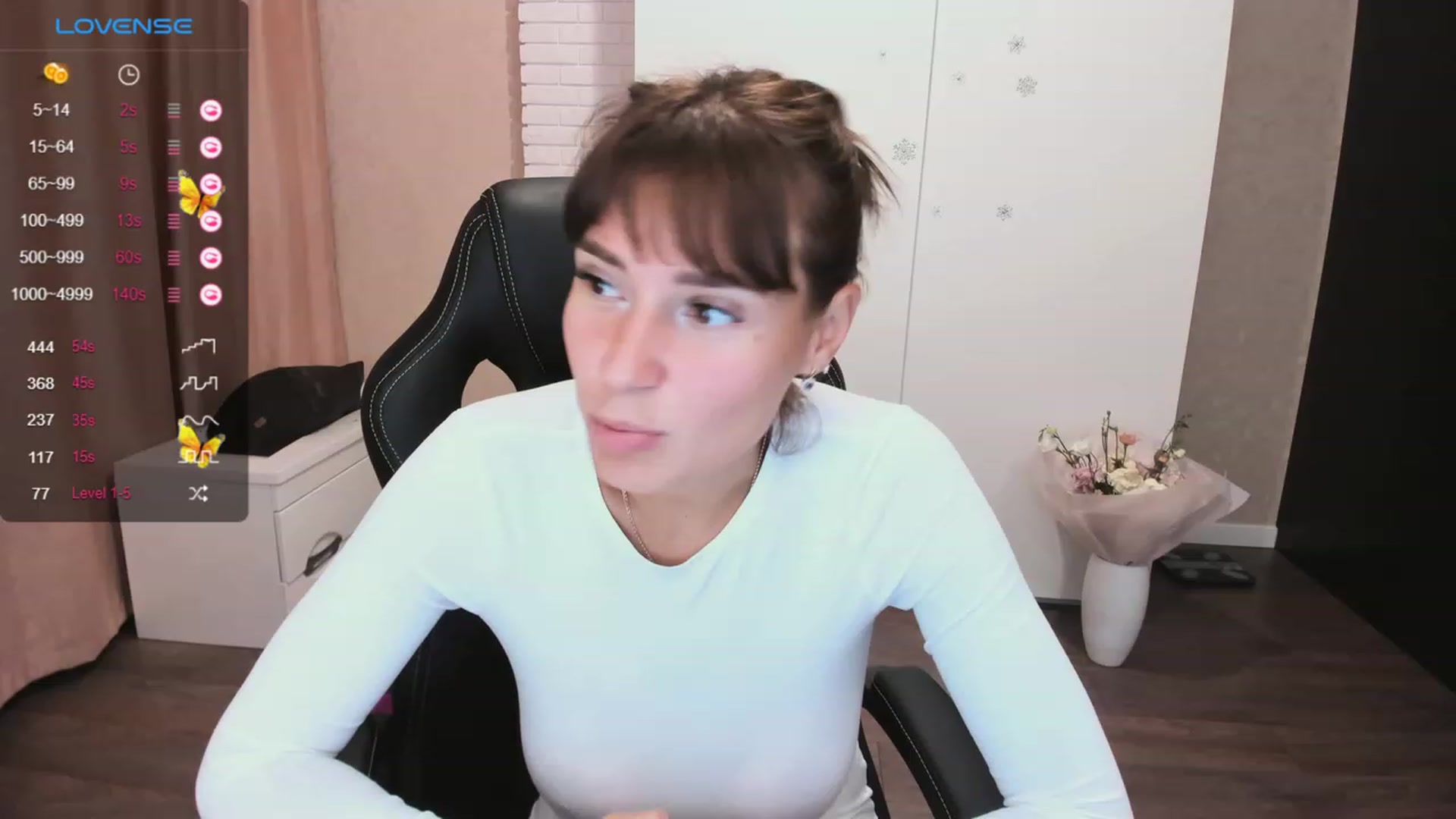 Gallery image thumbnail from HollyMollyy's myfreecams stream on, 10/04/2023, 17:22 image 8 of 20