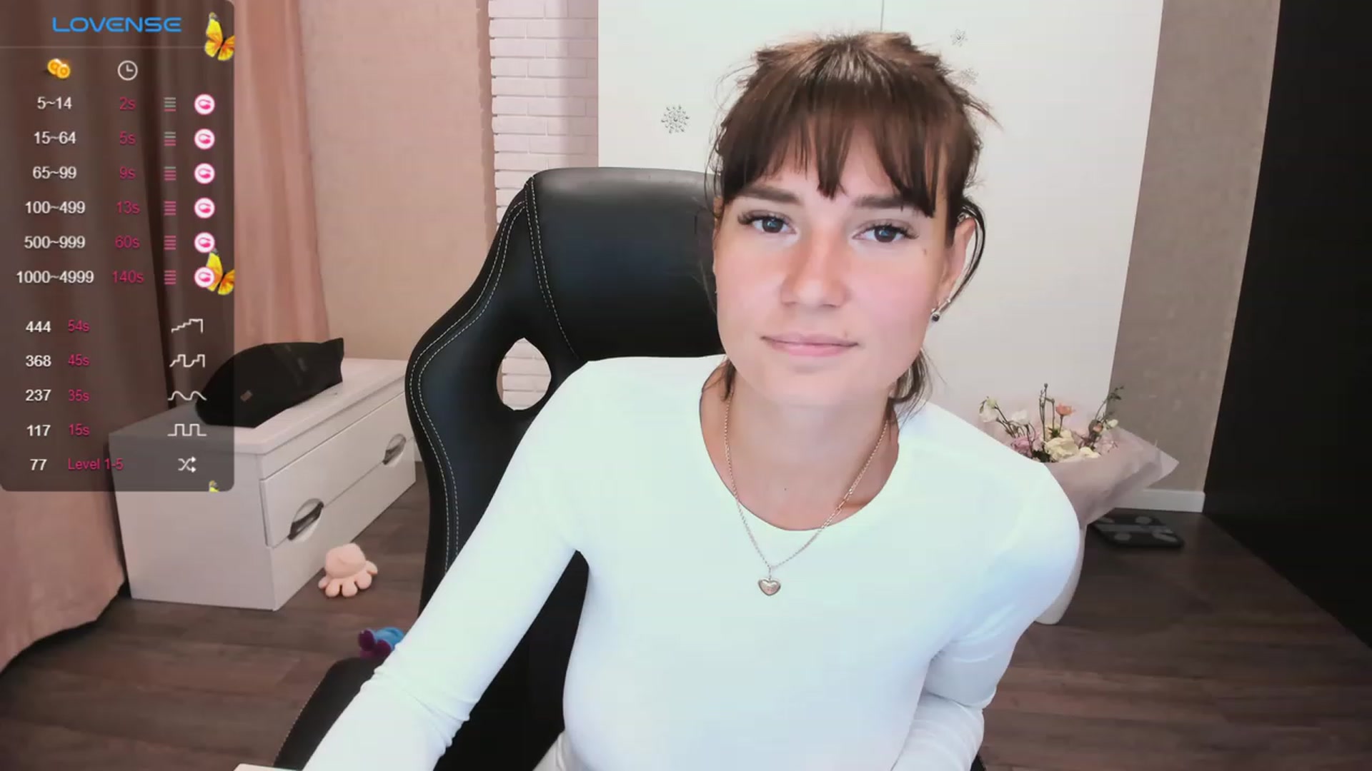 Gallery image thumbnail from HollyMollyy's myfreecams stream on, 10/04/2023, 17:22 image 17 of 20