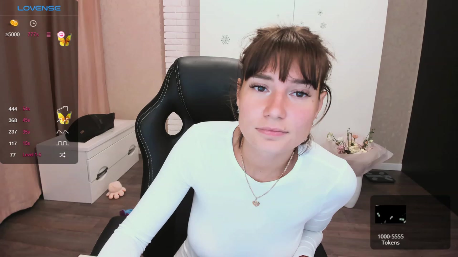Gallery image thumbnail from HollyMollyy's myfreecams stream on, 10/04/2023, 17:22 image 19 of 20