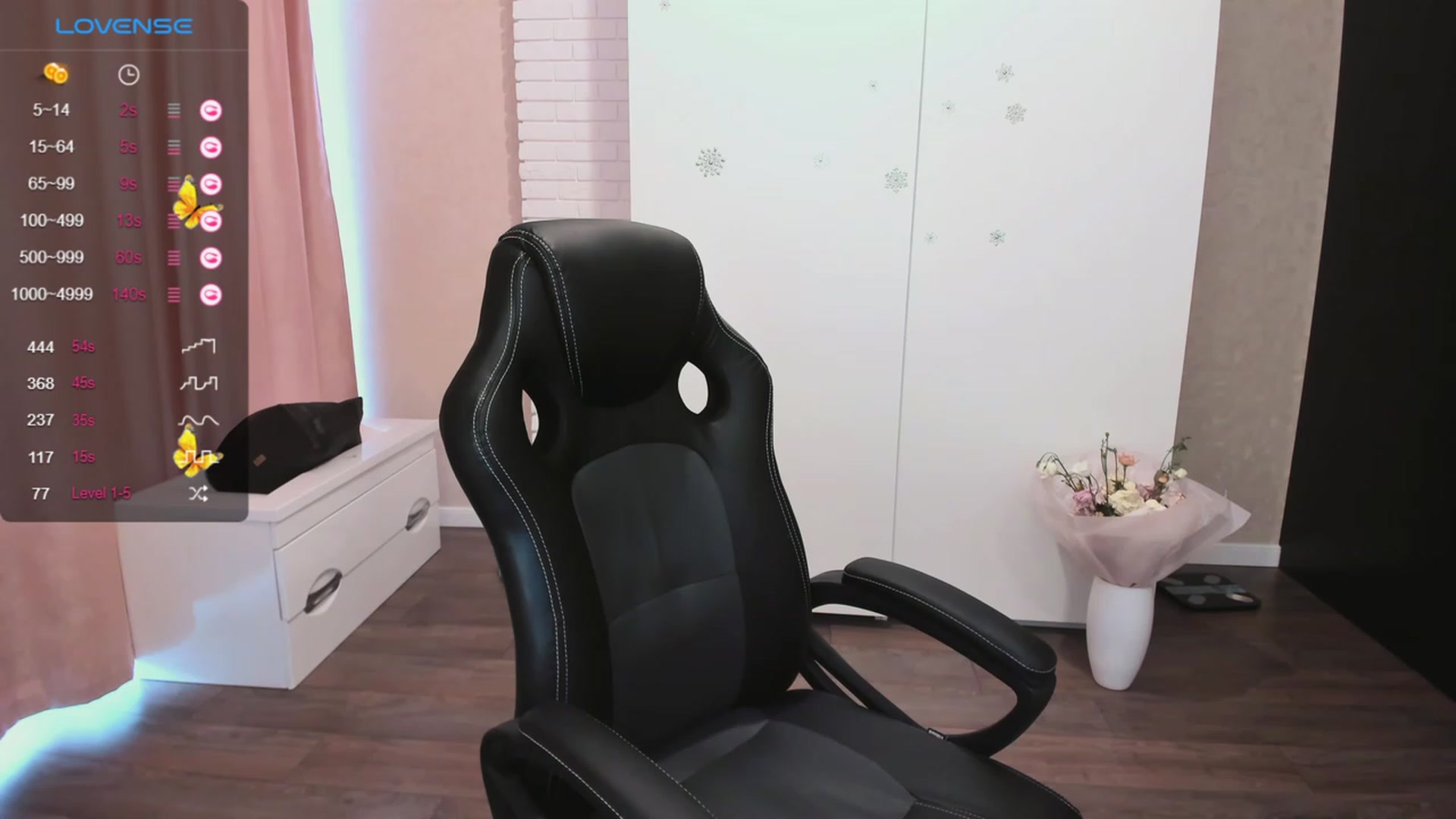 Gallery image thumbnail from HollyMollyy's myfreecams stream on, 10/05/2023, 11:46 image 6 of 20