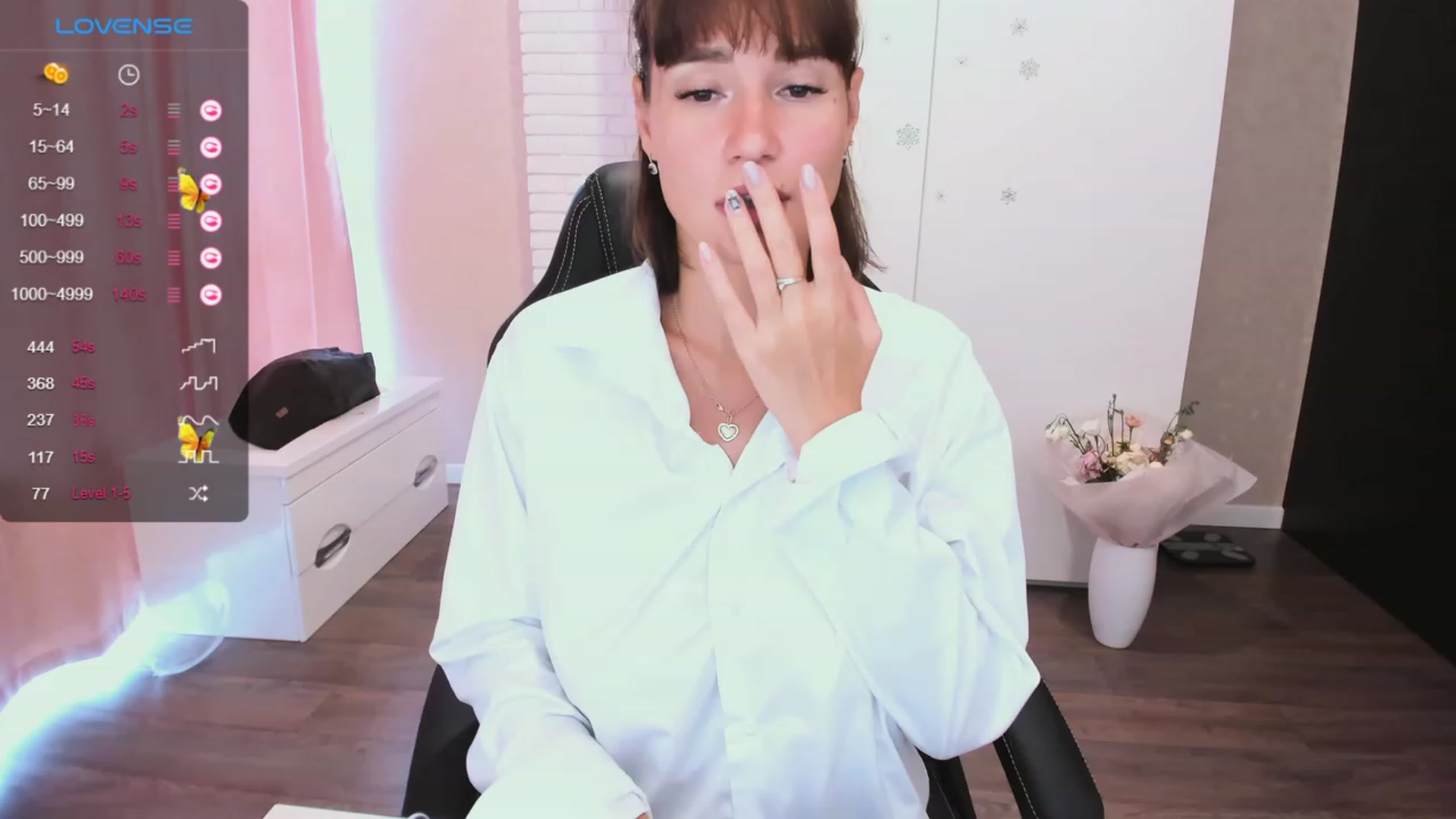 Gallery image thumbnail from HollyMollyy's myfreecams stream on, 10/06/2023, 12:04 image 19 of 20