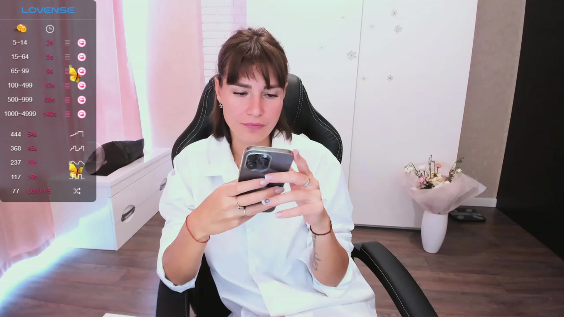 Gallery image thumbnail from HollyMollyy's myfreecams stream on, 10/06/2023, 12:04 image 7 of 20