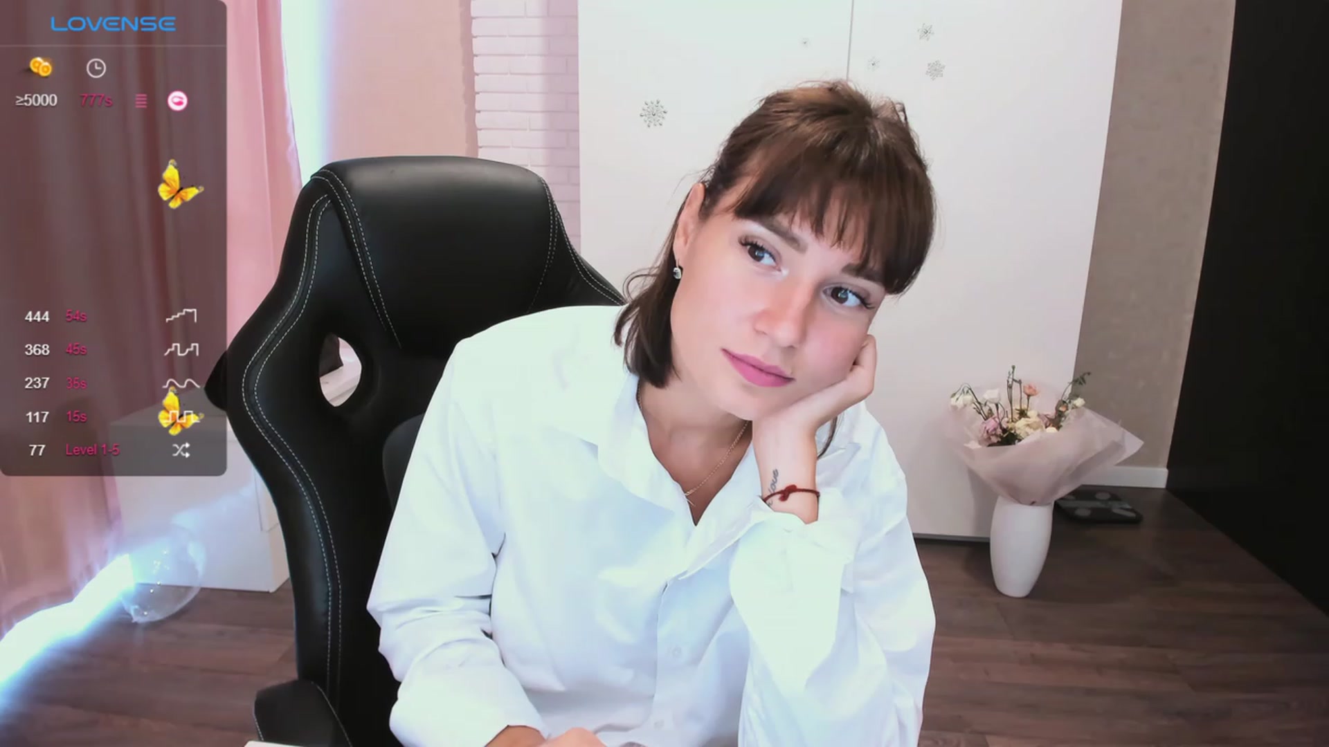 Gallery image thumbnail from HollyMollyy's myfreecams stream on, 10/06/2023, 13:31 image 10 of 20