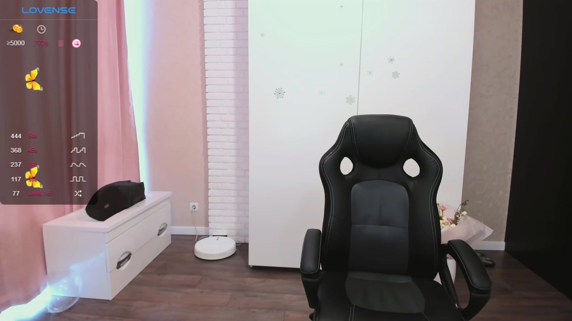 Gallery image thumbnail from HollyMollyy's myfreecams stream on, 10/06/2023, 13:31 image 18 of 20