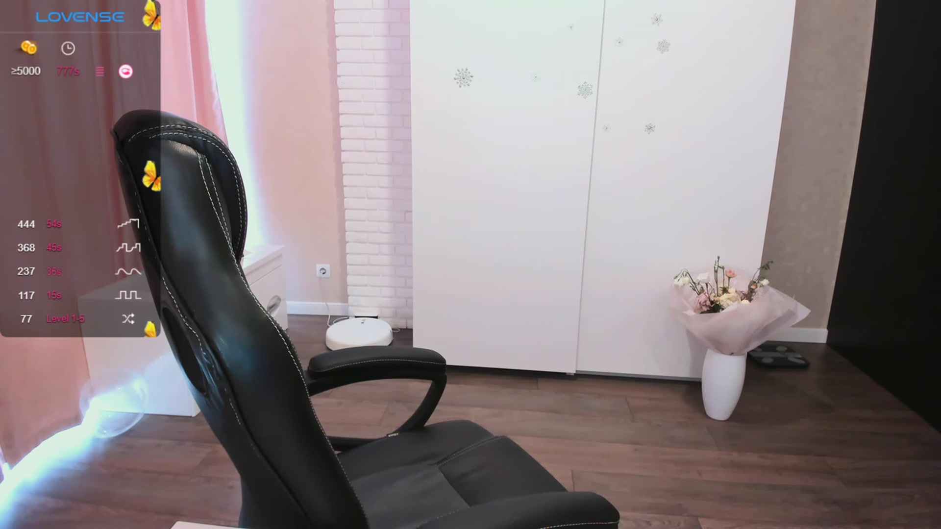 Gallery image thumbnail from HollyMollyy's myfreecams stream on, 10/06/2023, 13:31 image 6 of 20