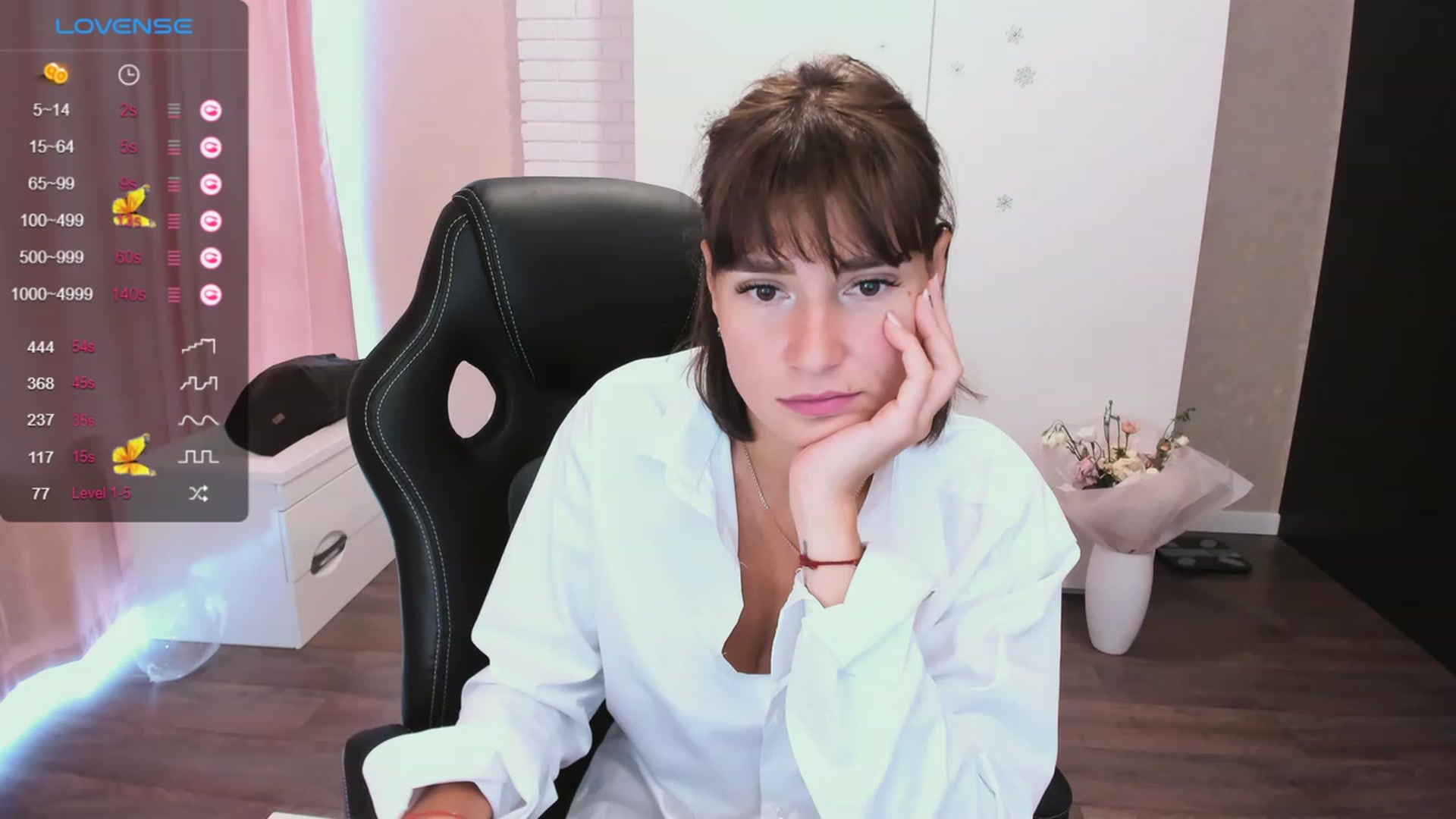 Gallery image thumbnail from HollyMollyy's myfreecams stream on, 10/06/2023, 13:31 image 5 of 20