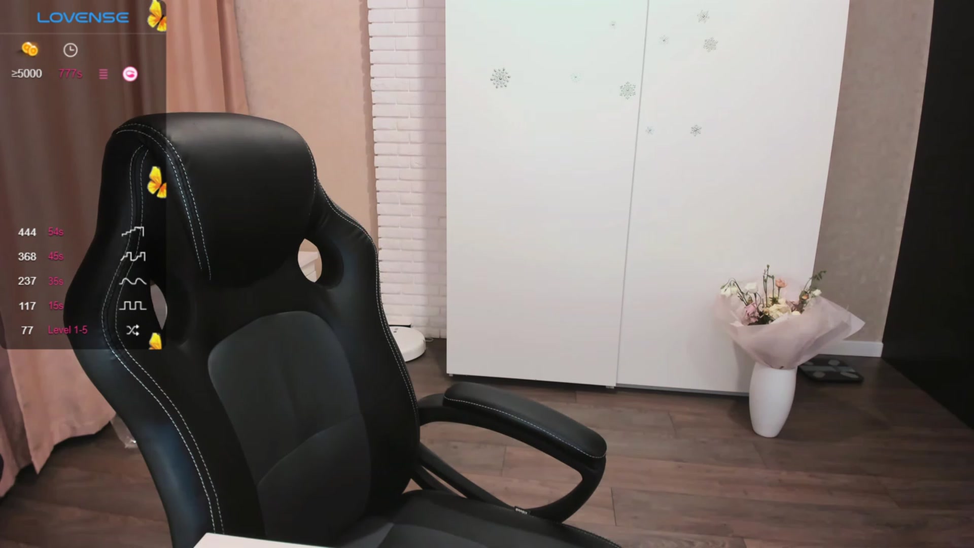 Gallery image thumbnail from HollyMollyy's myfreecams stream on, 10/06/2023, 15:52 image 18 of 20