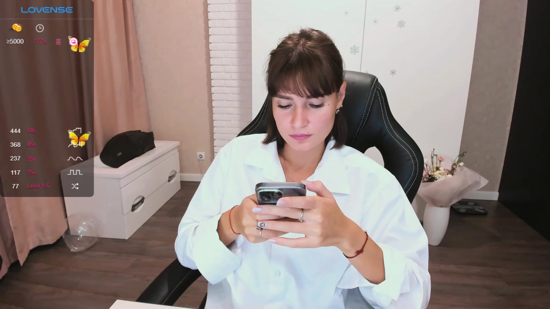 Gallery image thumbnail from HollyMollyy's myfreecams stream on, 10/06/2023, 15:52 image 7 of 20