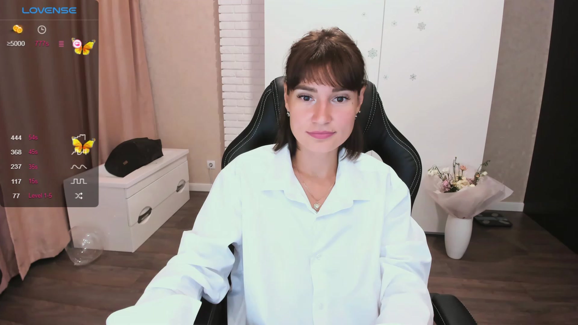 Gallery image thumbnail from HollyMollyy's myfreecams stream on, 10/06/2023, 15:52 image 3 of 20