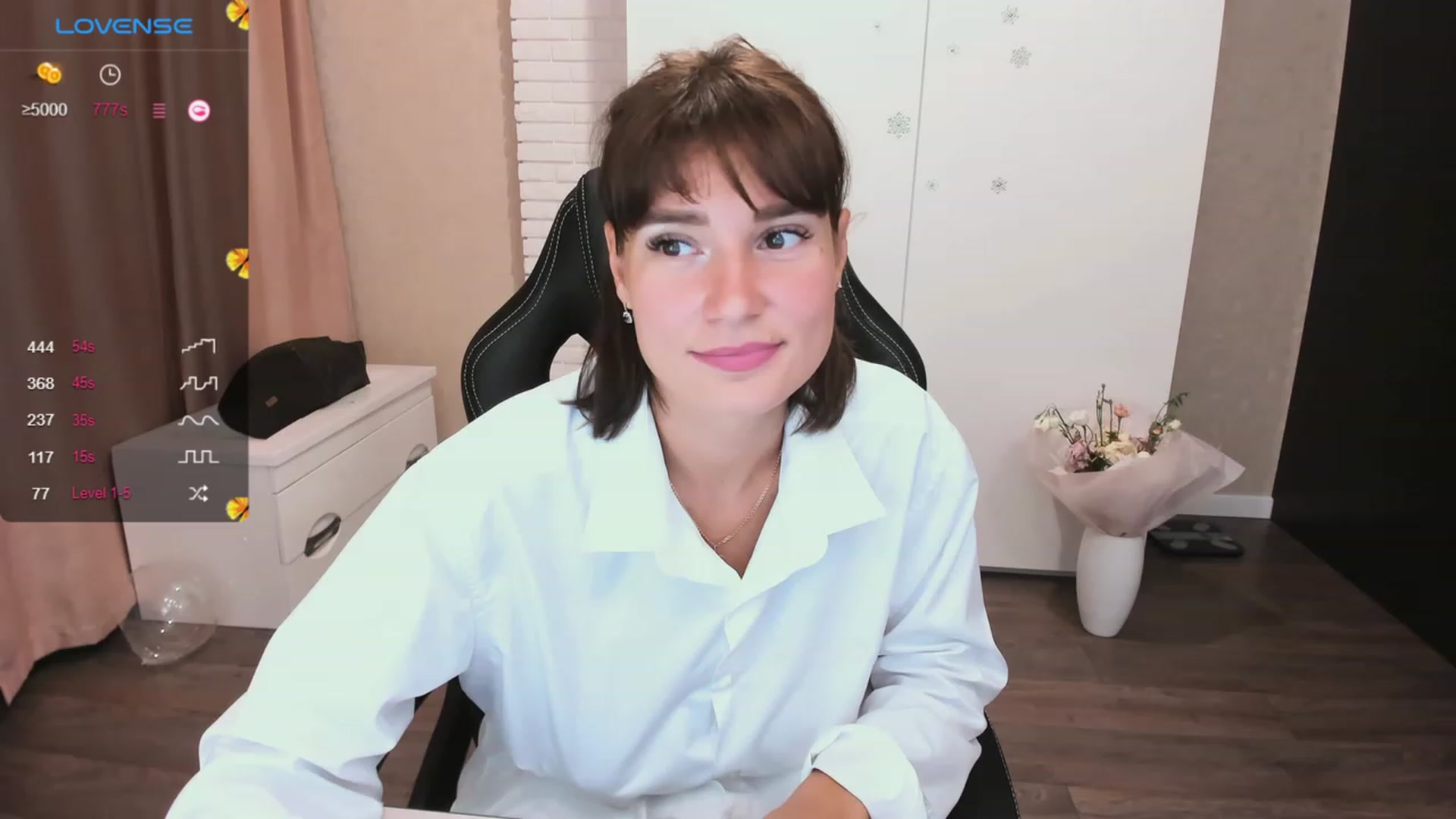 Gallery image thumbnail from HollyMollyy's myfreecams stream on, 10/06/2023, 17:28 image 1 of 20