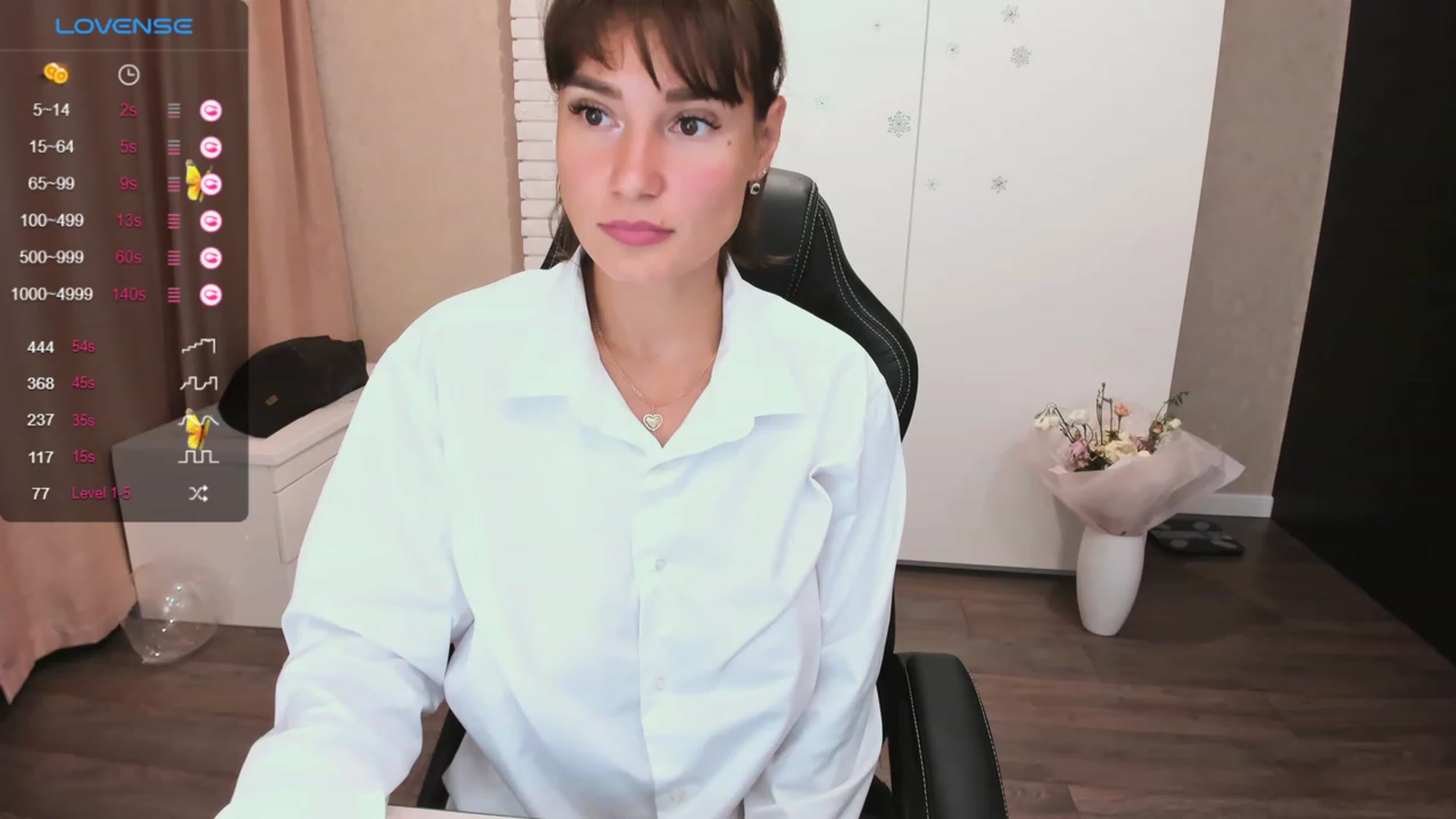 Gallery image thumbnail from HollyMollyy's myfreecams stream on, 10/06/2023, 17:28 image 4 of 20