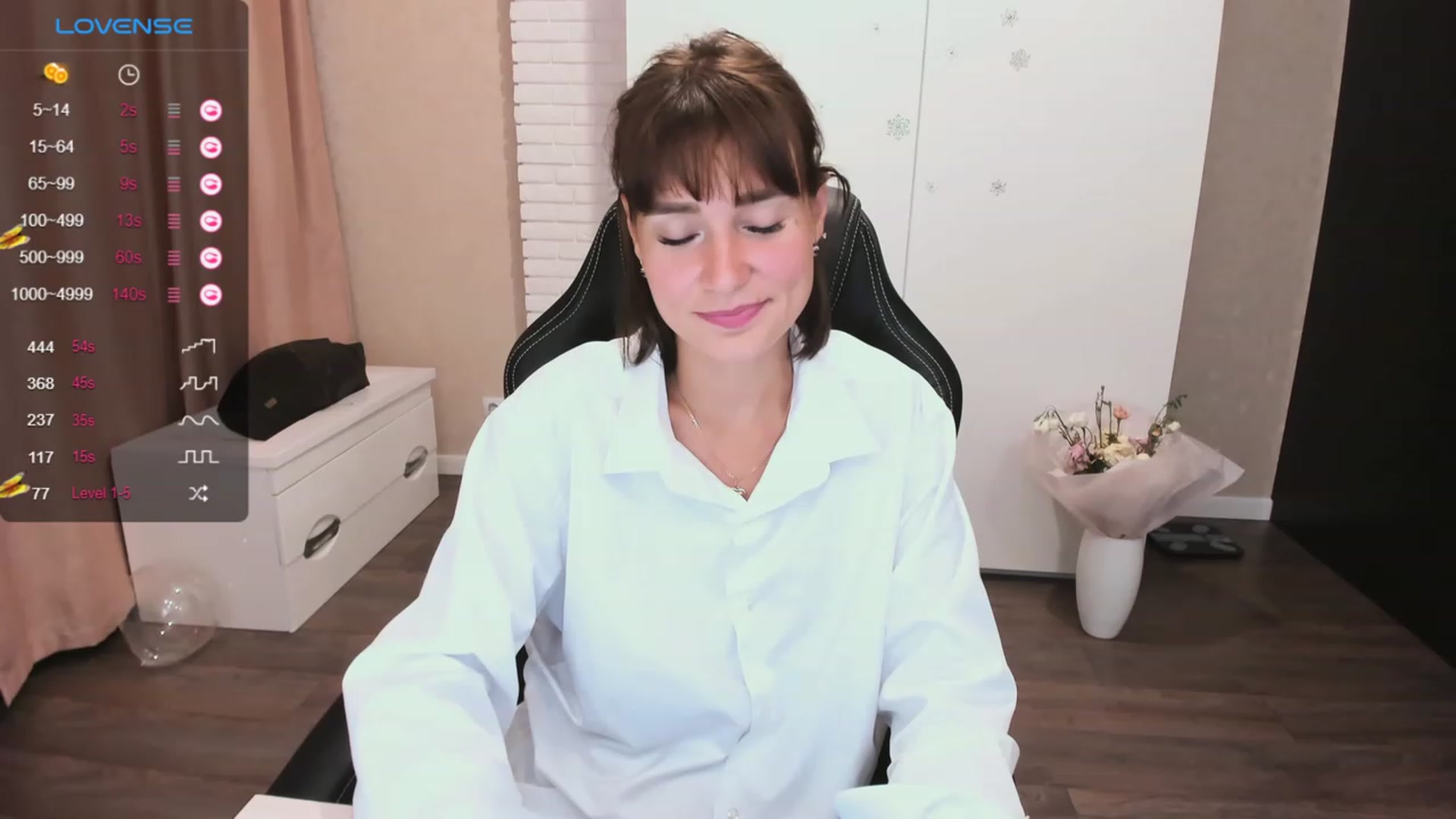 Gallery image thumbnail from HollyMollyy's myfreecams stream on, 10/06/2023, 17:28 image 8 of 20