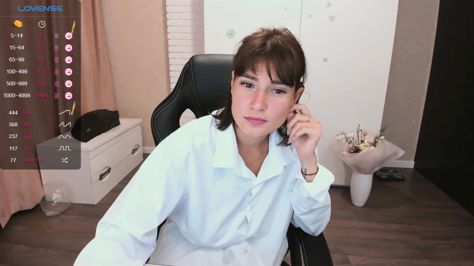 Gallery image thumbnail from HollyMollyy's myfreecams stream on, 10/06/2023, 17:28 image 2 of 20
