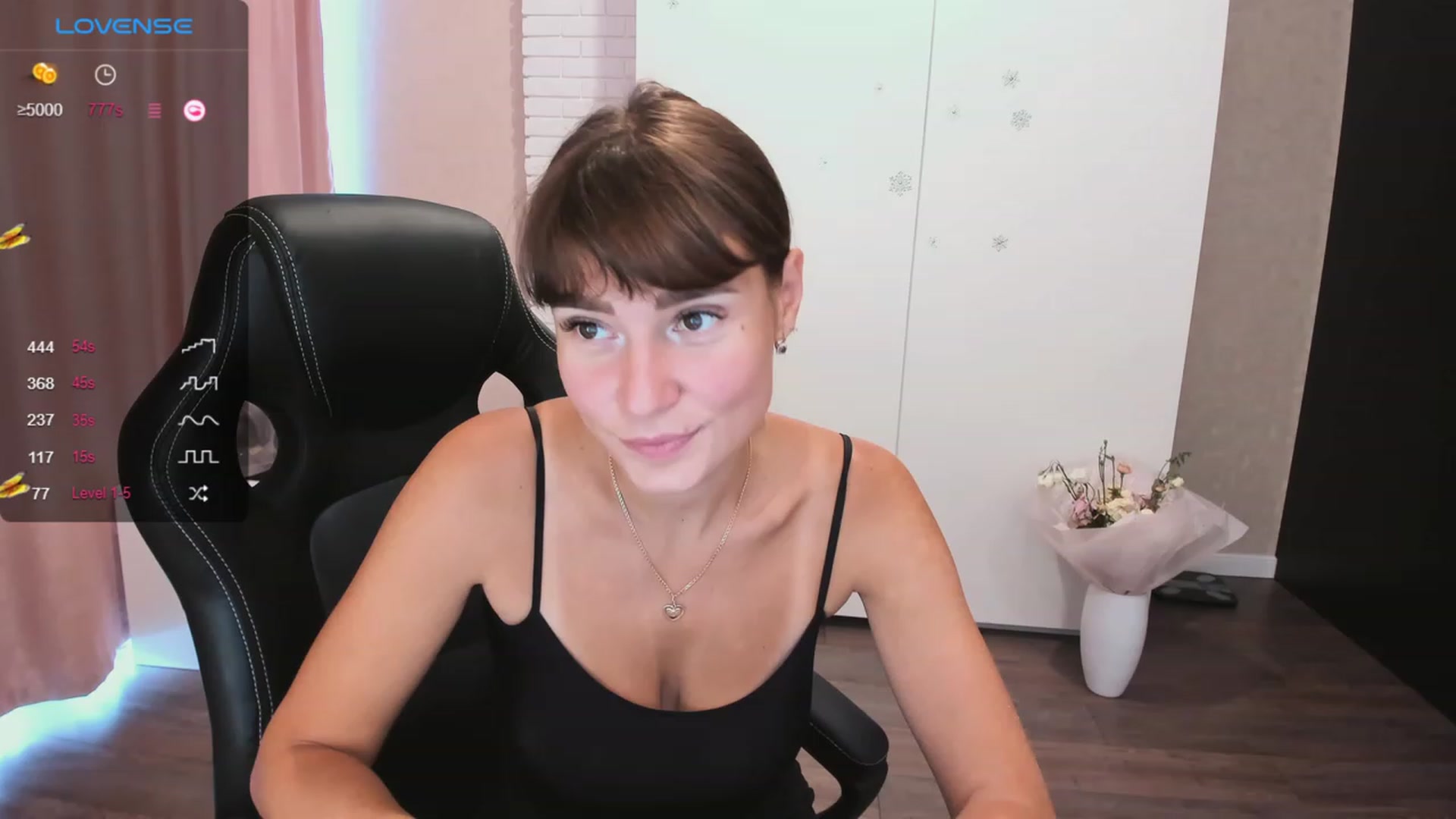 Gallery image thumbnail from HollyMollyy's myfreecams stream on, 10/07/2023, 13:35 image 6 of 20