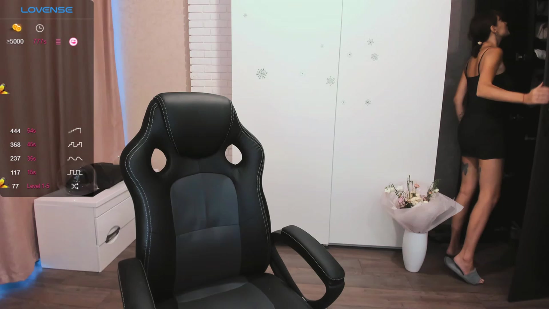 Gallery image thumbnail from HollyMollyy's myfreecams stream on, 10/07/2023, 15:09 image 6 of 20