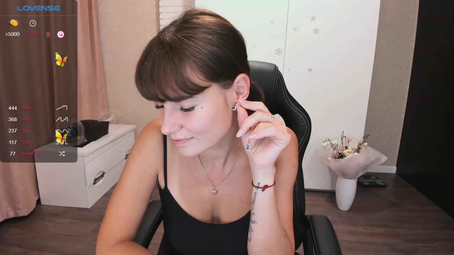 Gallery image thumbnail from HollyMollyy's myfreecams stream on, 10/07/2023, 18:26 image 8 of 20