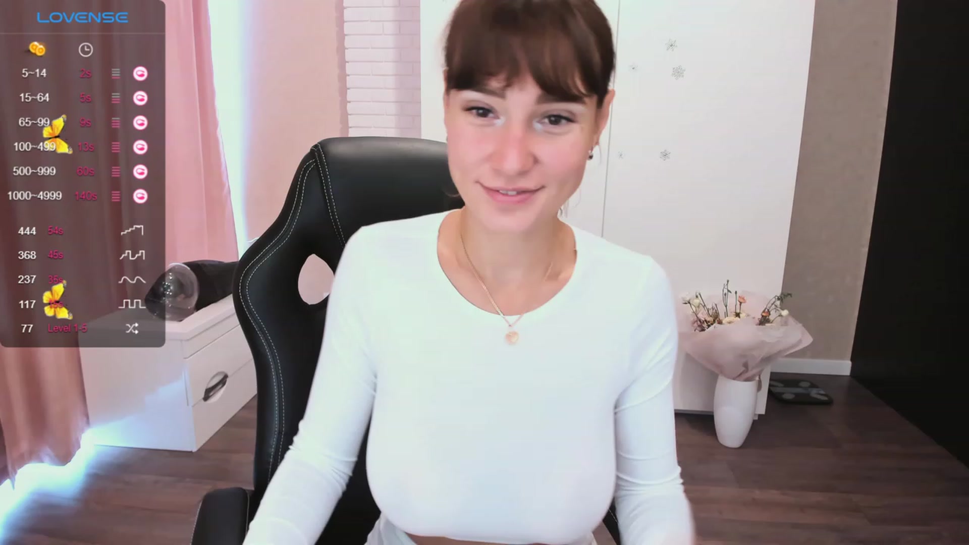 Gallery image thumbnail from HollyMollyy's myfreecams stream on, 10/08/2023, 08:46 image 1 of 20
